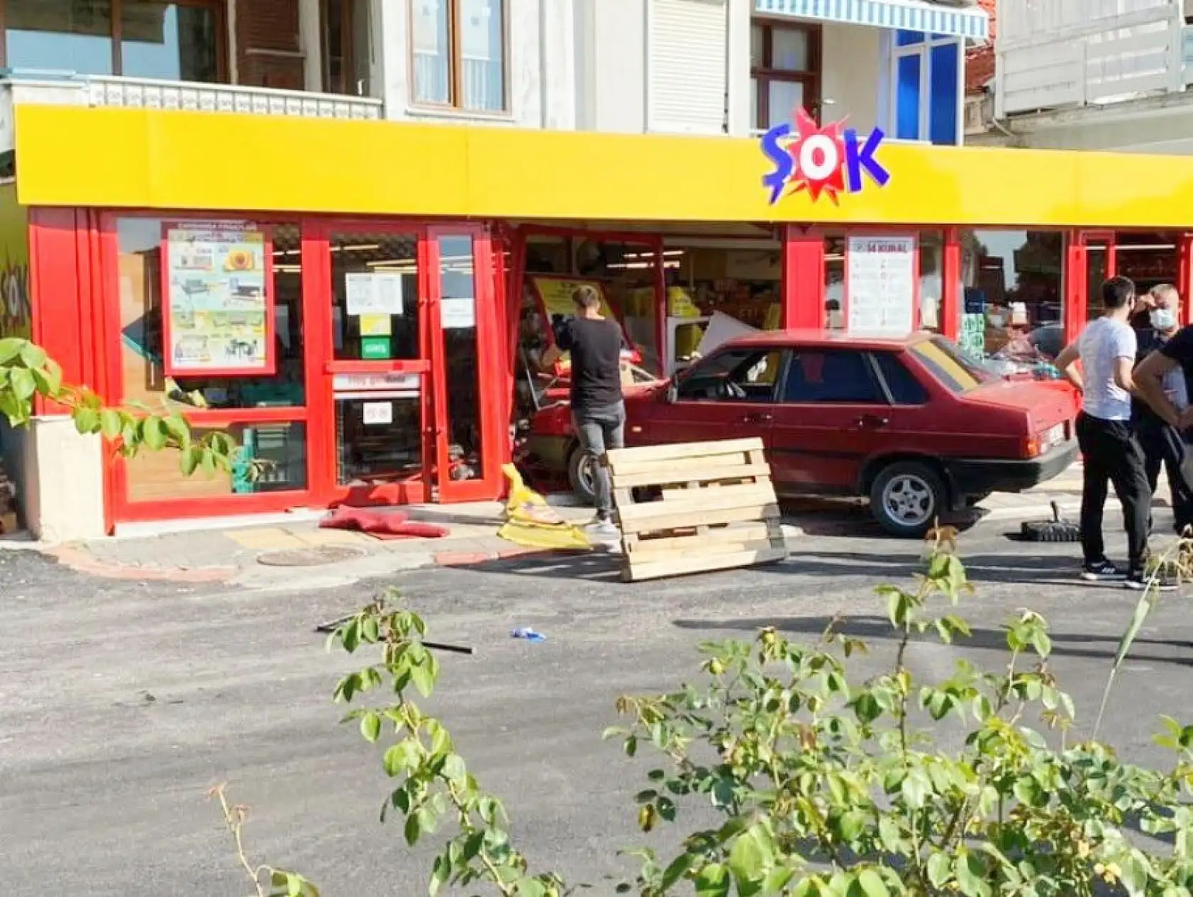 Otomobil şoka girdi