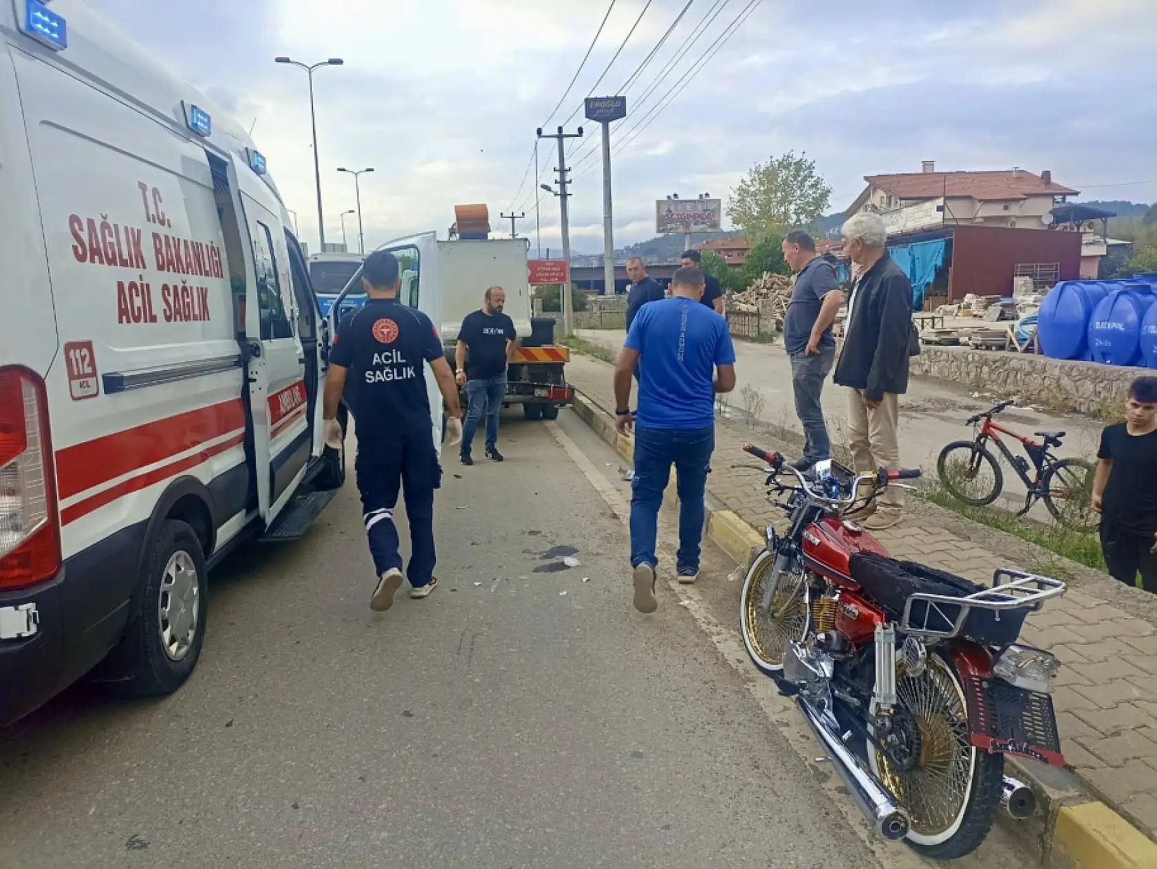 Motor kullanan çocuklar kaza yaptı
