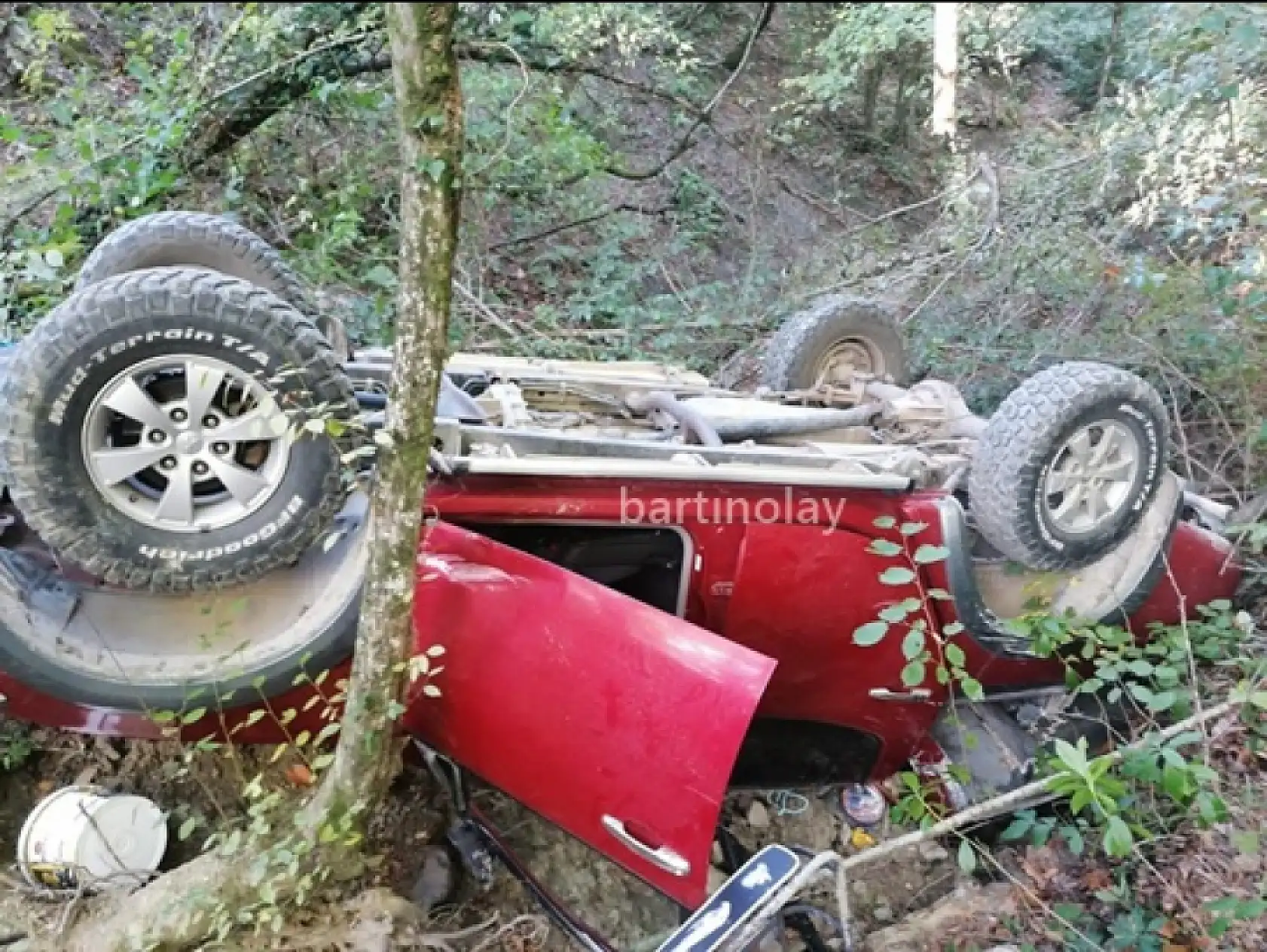 Kamyonet Şarampole Yuvarlandı, 1 ölü