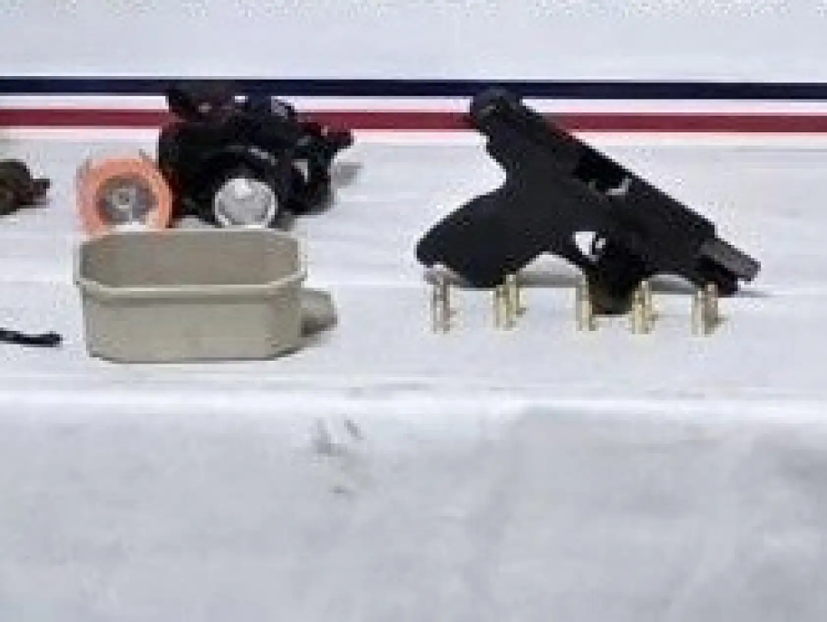 Jandarmaya suçüstü yakalandılar