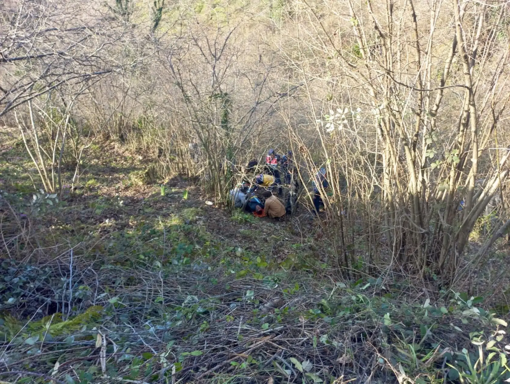 Otomobil şarampole yuvarlandı