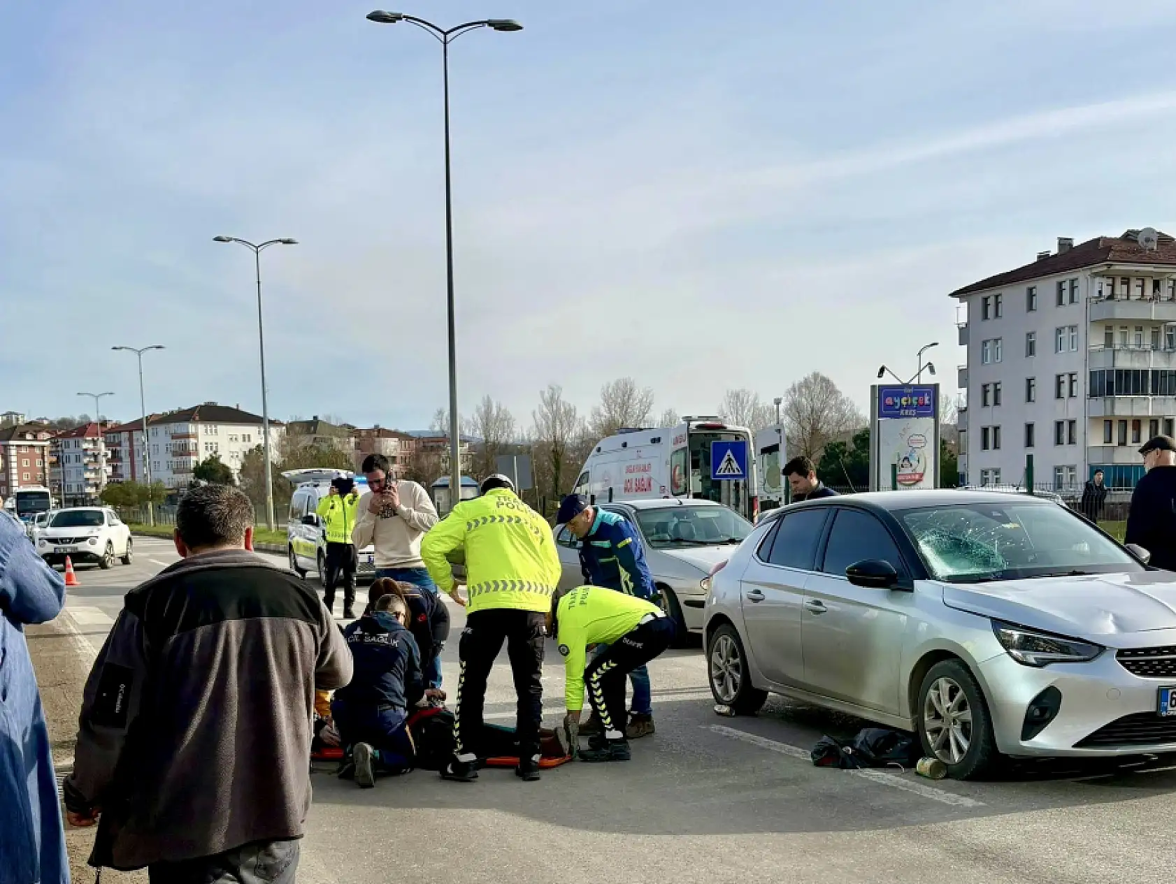 Otomobil yayaya çarptı