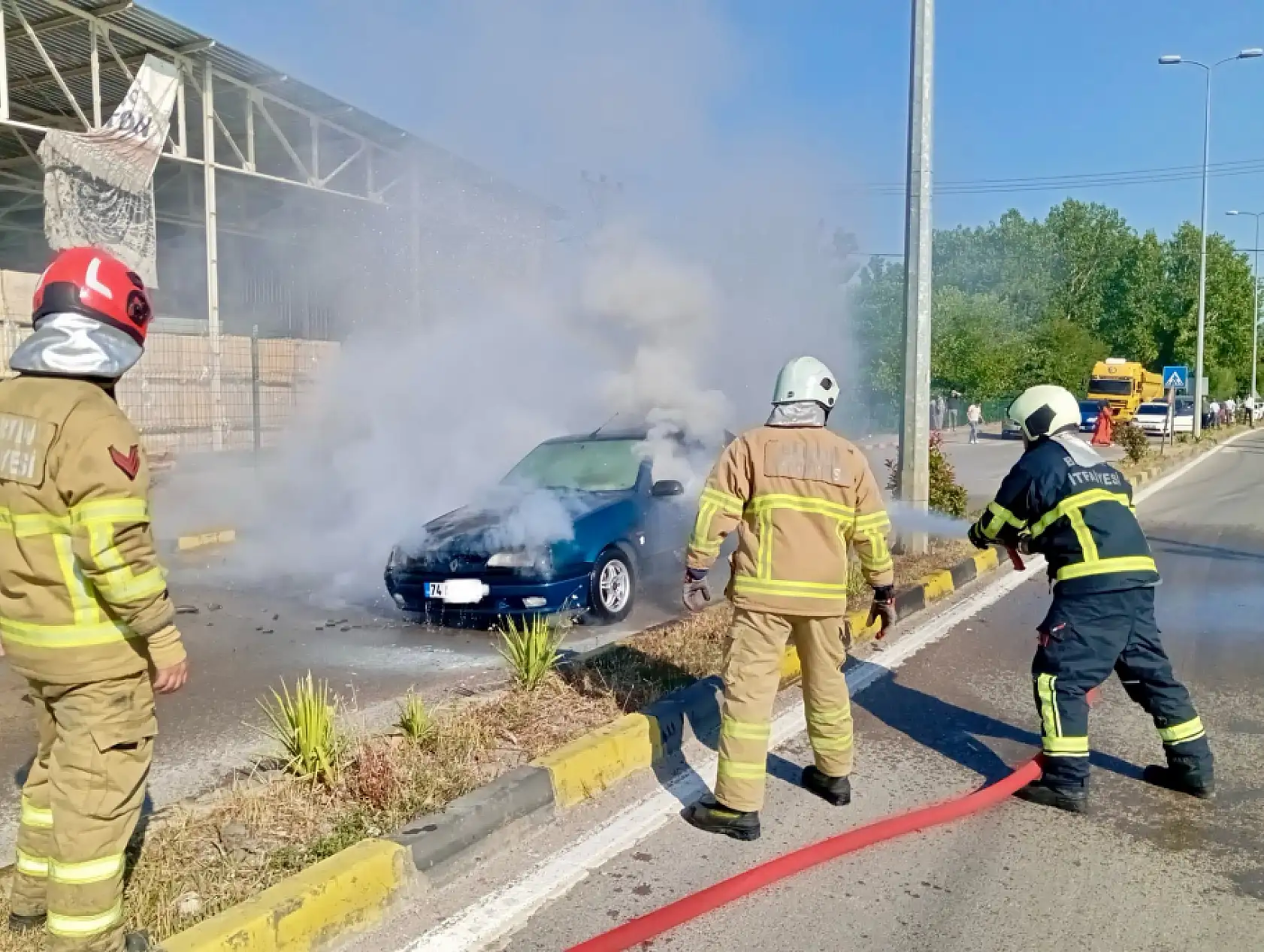 Seyir Halindeki Araç Alev Aldı