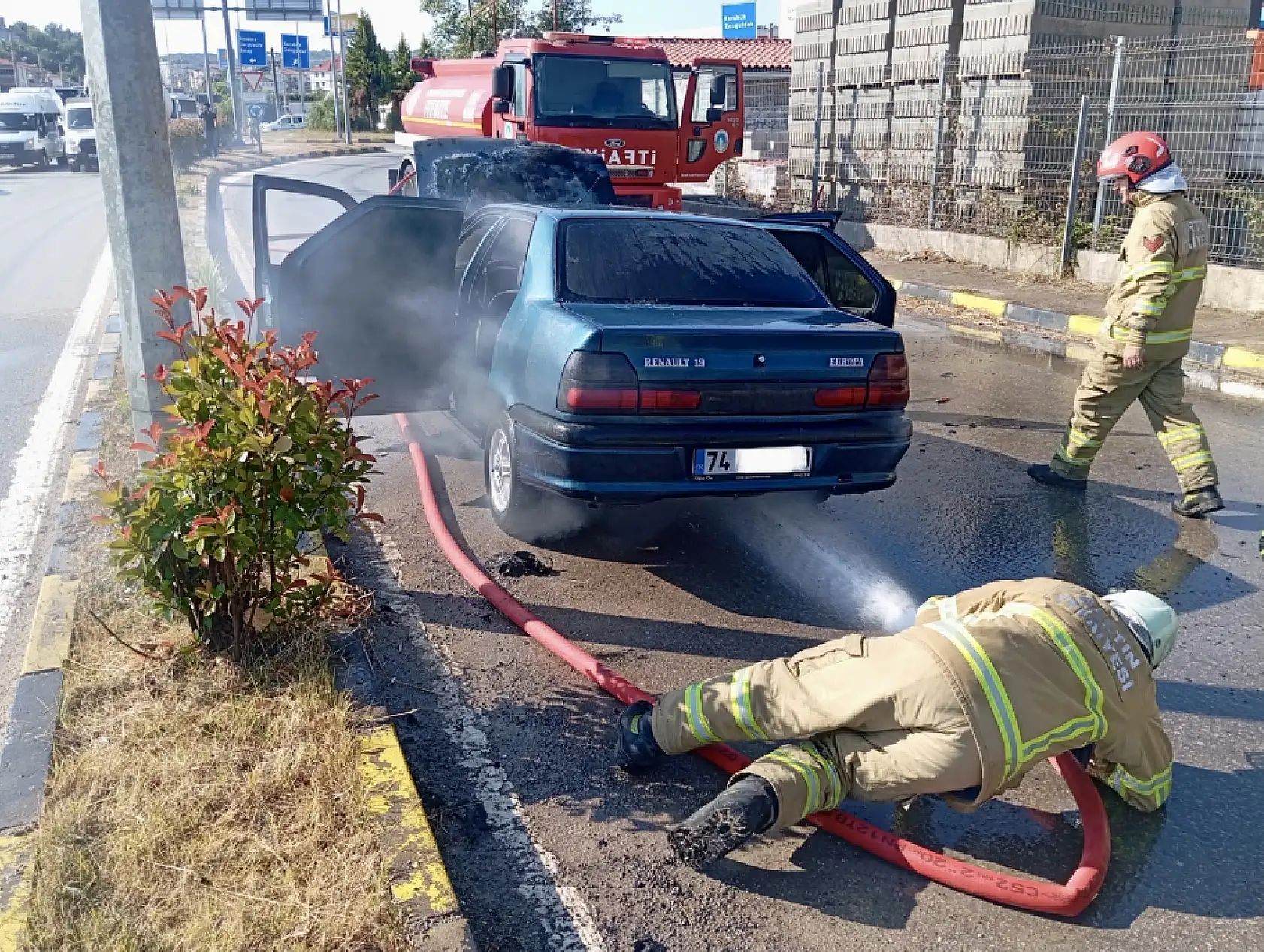 Seyir Halindeki Araç Alev Aldı