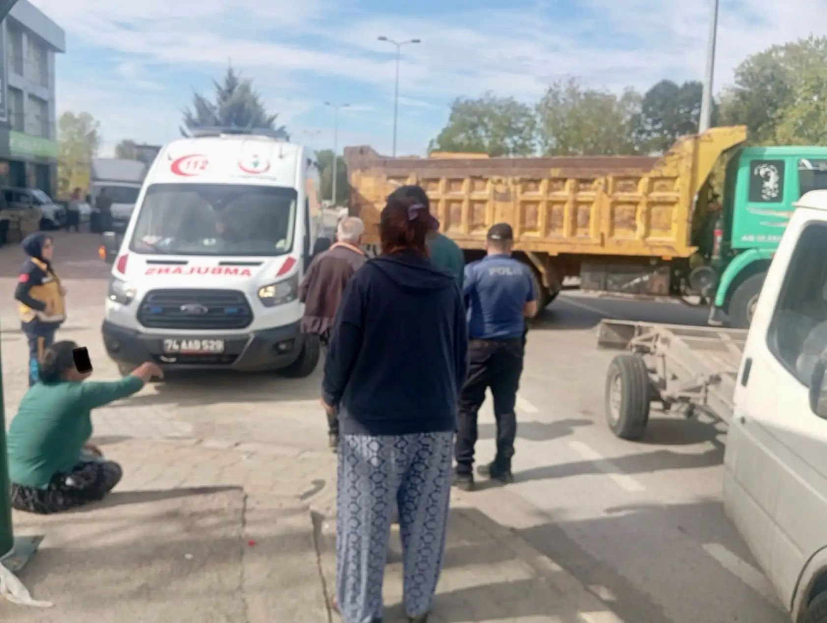 Hafriyat Kamyonu ile Kamyonet Çarpıştı