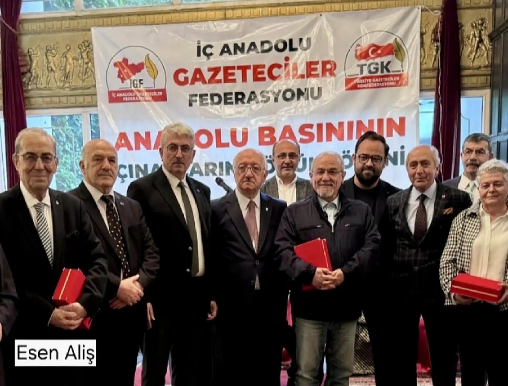 Anadolu Basının Çınarı ödülüne layık görüldü