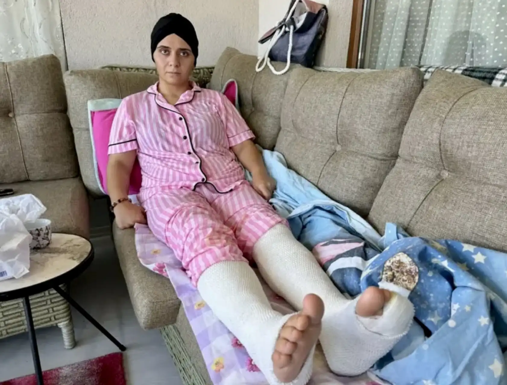 Boşanmak isteyen eşini tüfekle vurdu