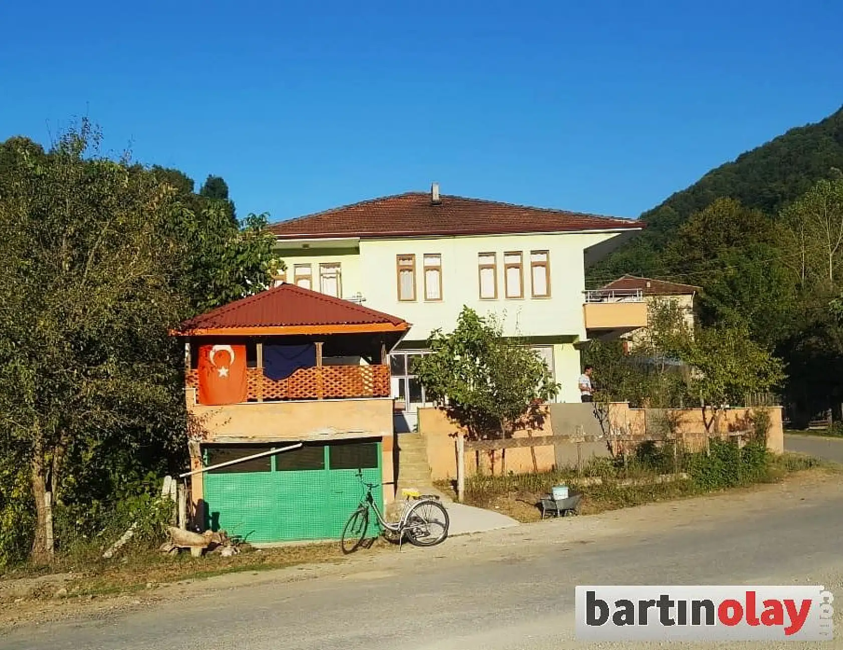 Hırsız kanepenin içinde yakalandı