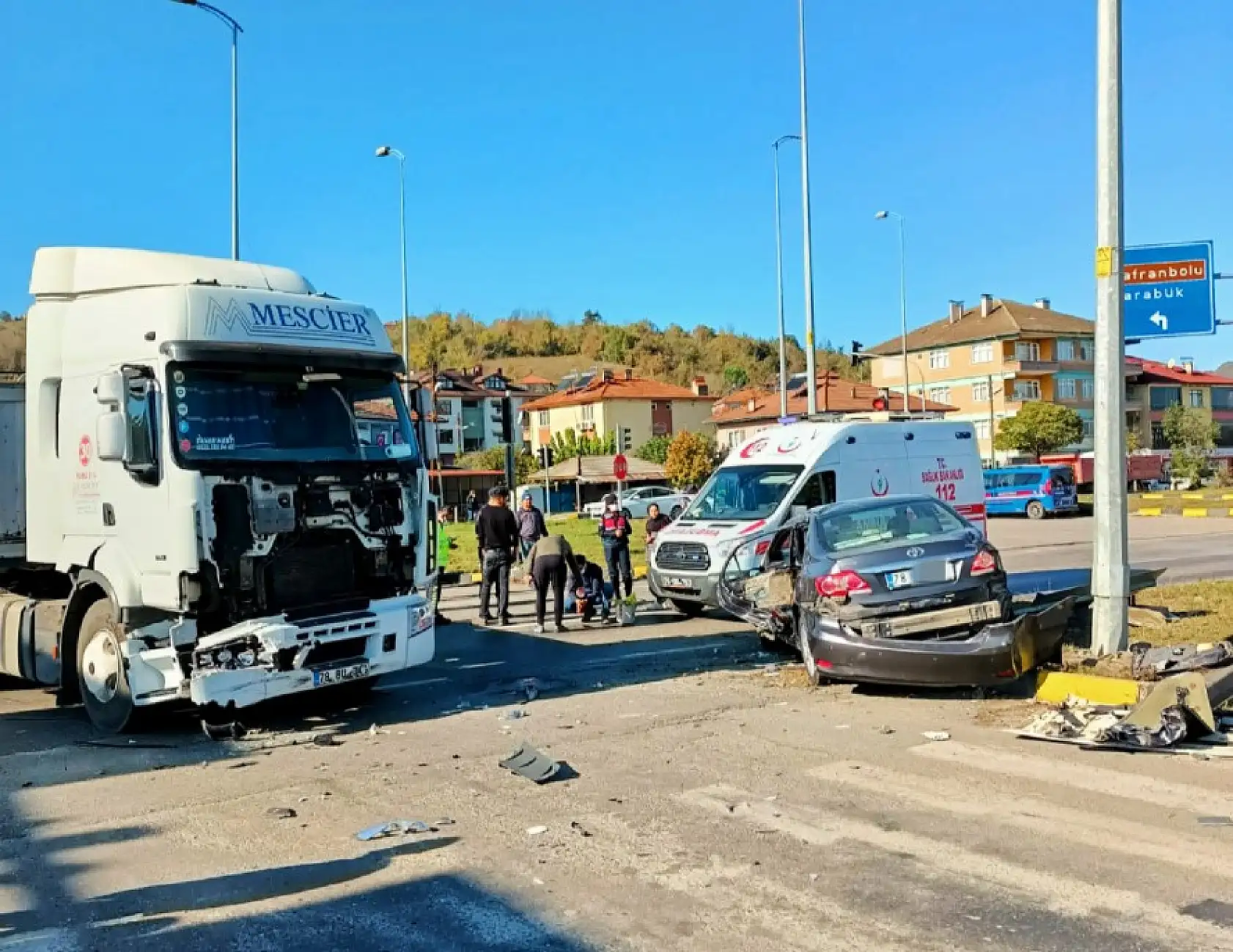Otomobil ile tır çarpıştı