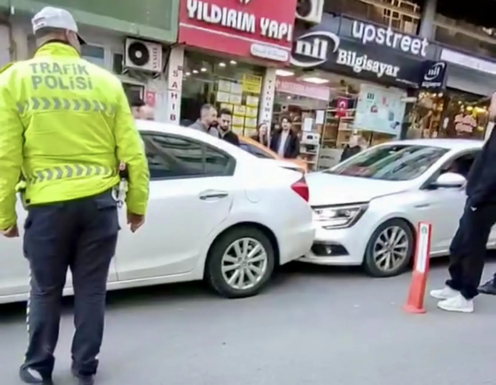 Bartın'da ilginç olay, araçlar ayrılmadı