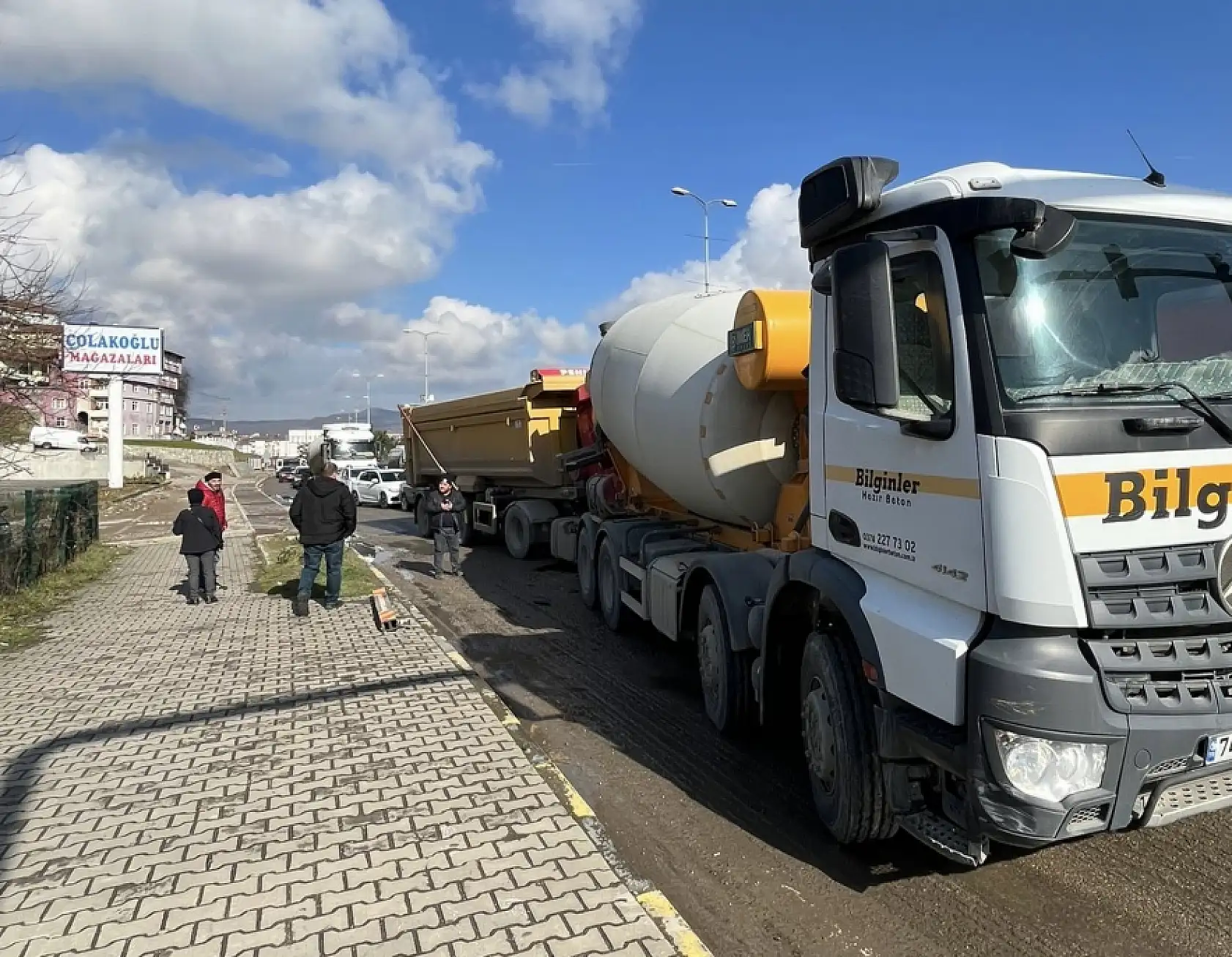 Ağır Vasıtalar Çarpıştı