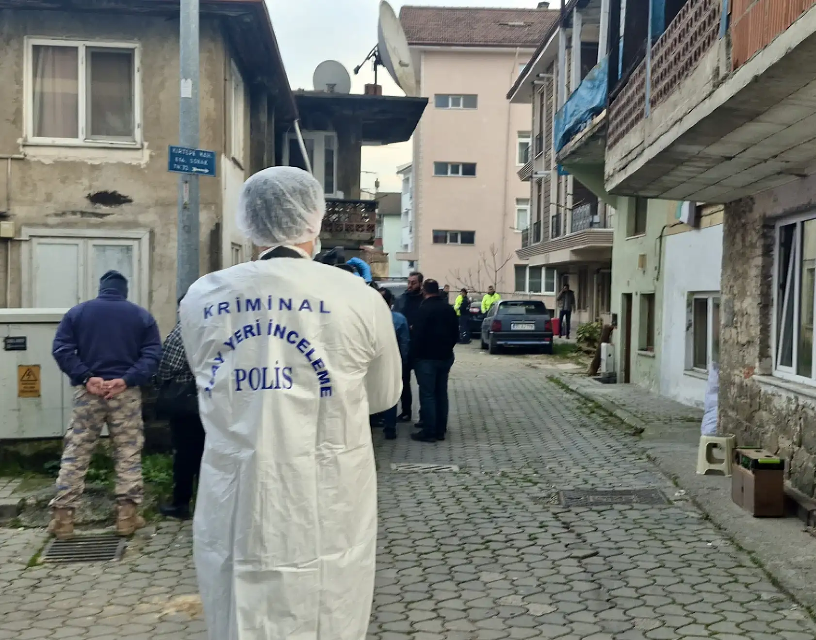 Evinde hareketsiz halde bulundu