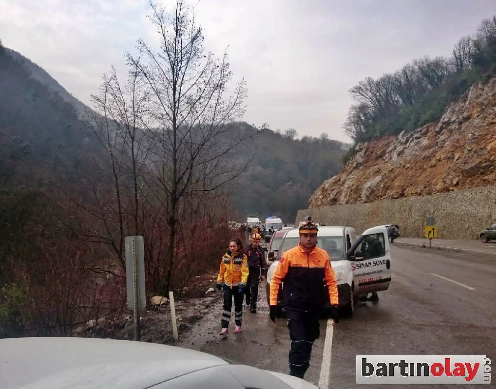 Otomobil dereye uçtu