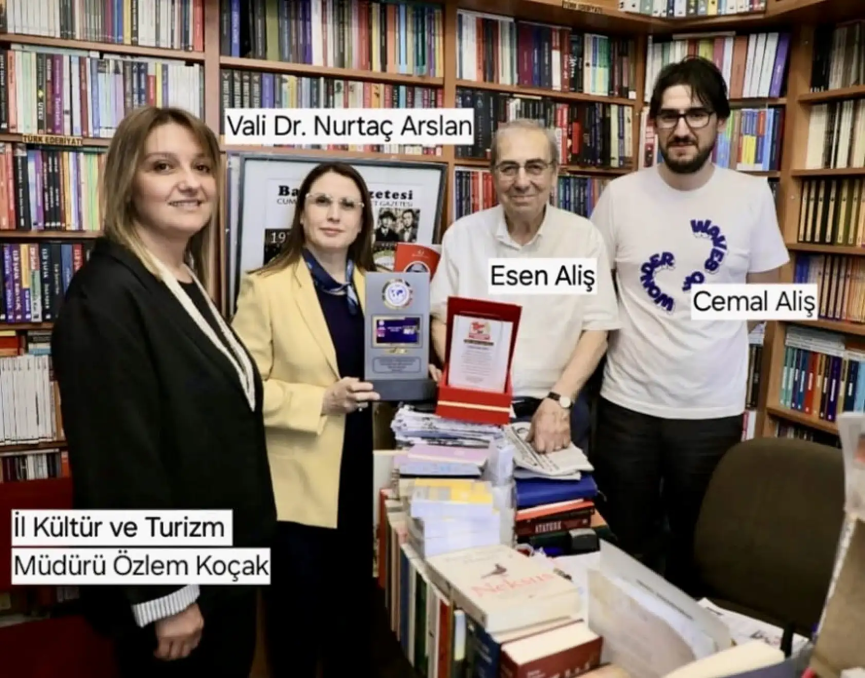 Valimiz var halkın içinde