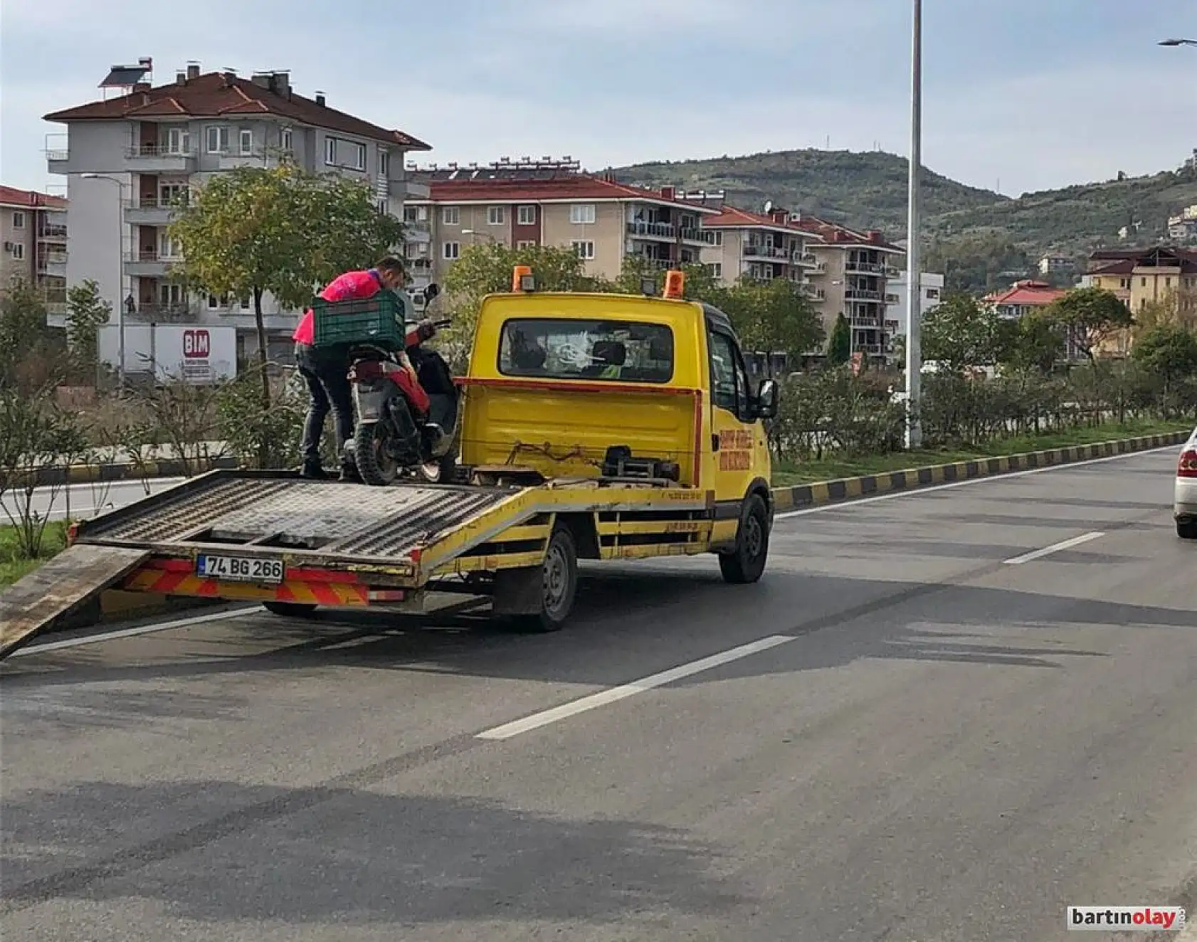 Otomobil ile motosiklet çarpıştı, 1 yaralı