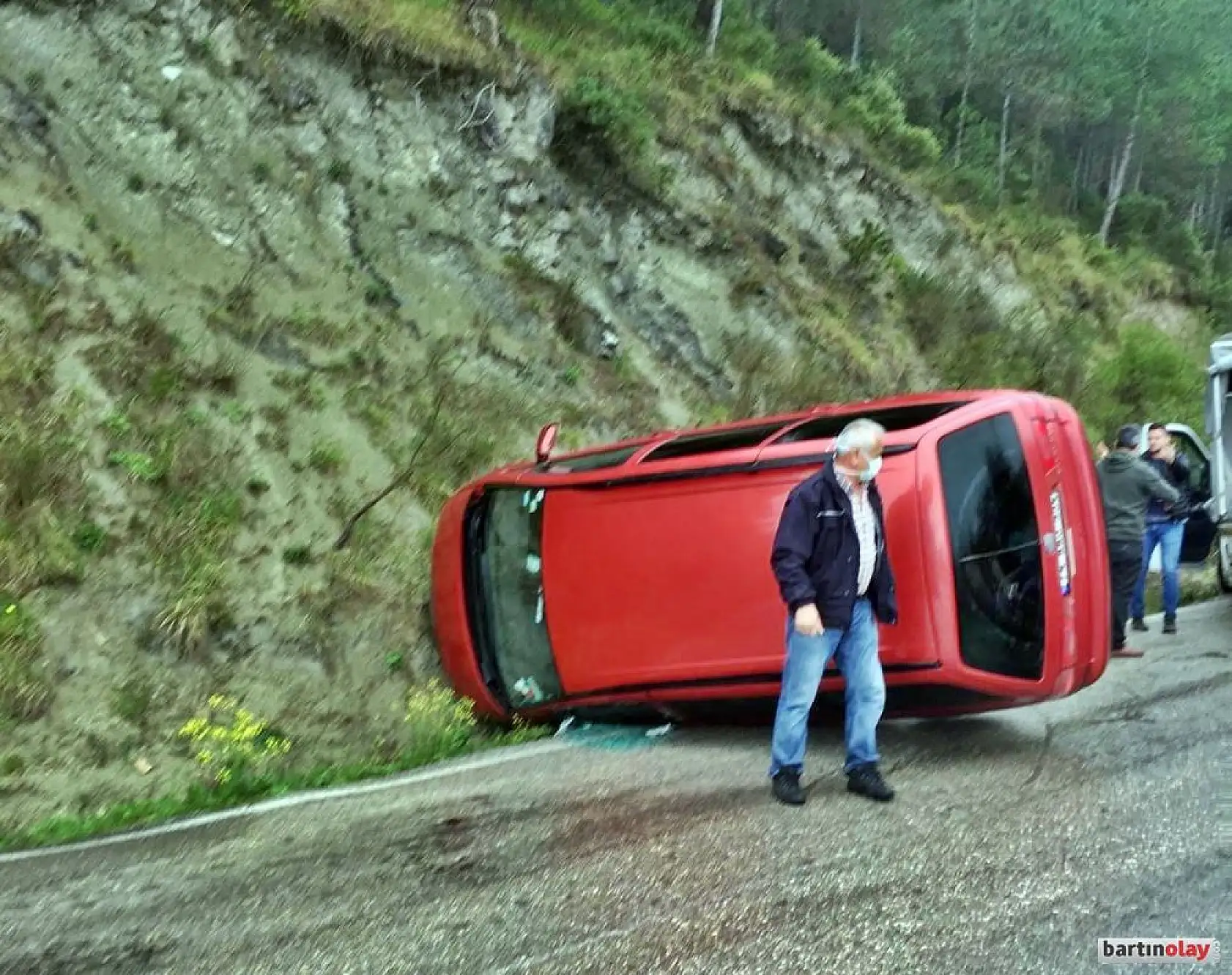 Kayan araç devrildi