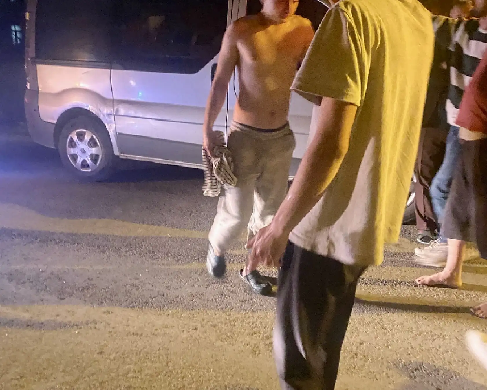 Mahallede kavga, iki grup birbirine girdi