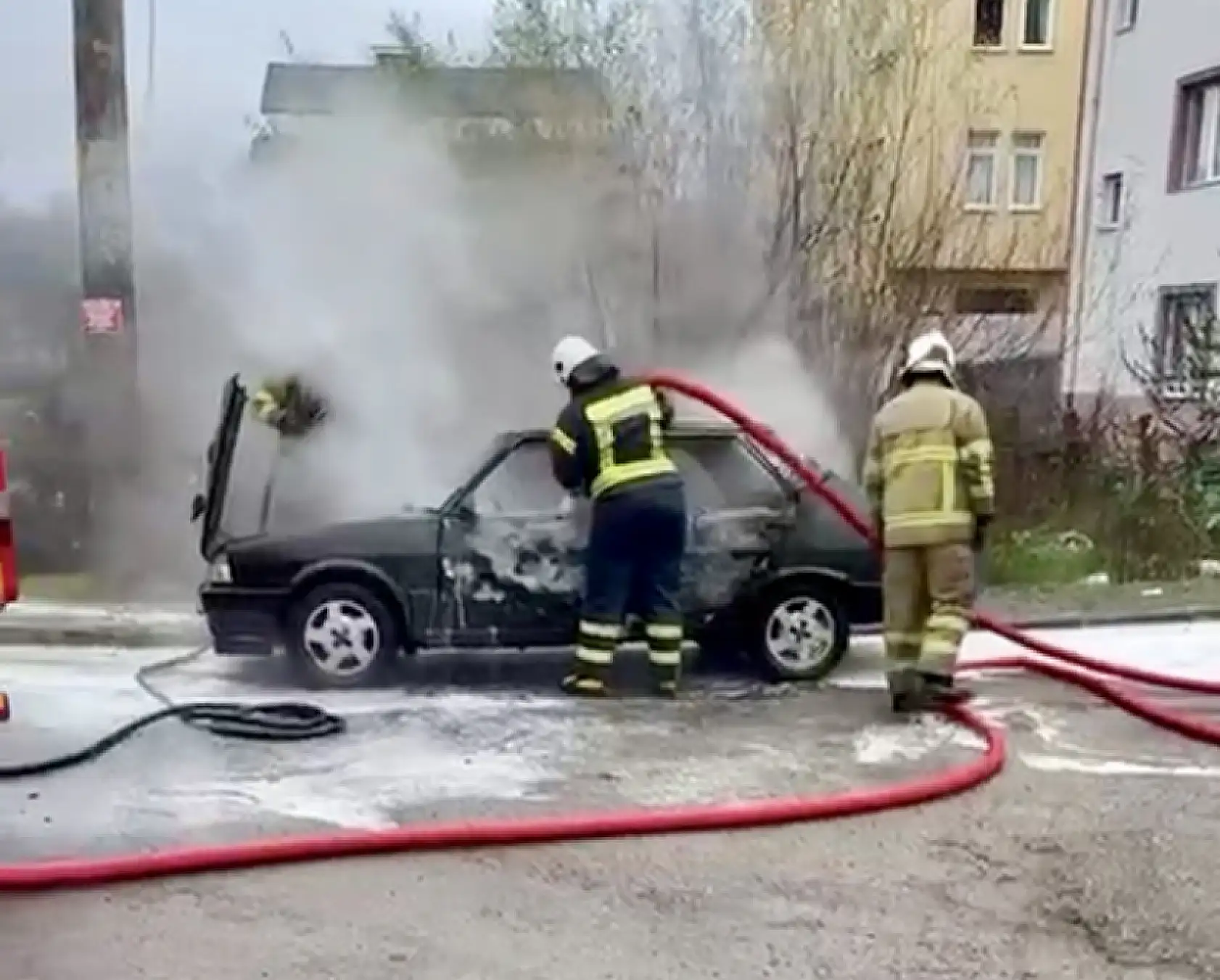 Park halindeyken alev aldı