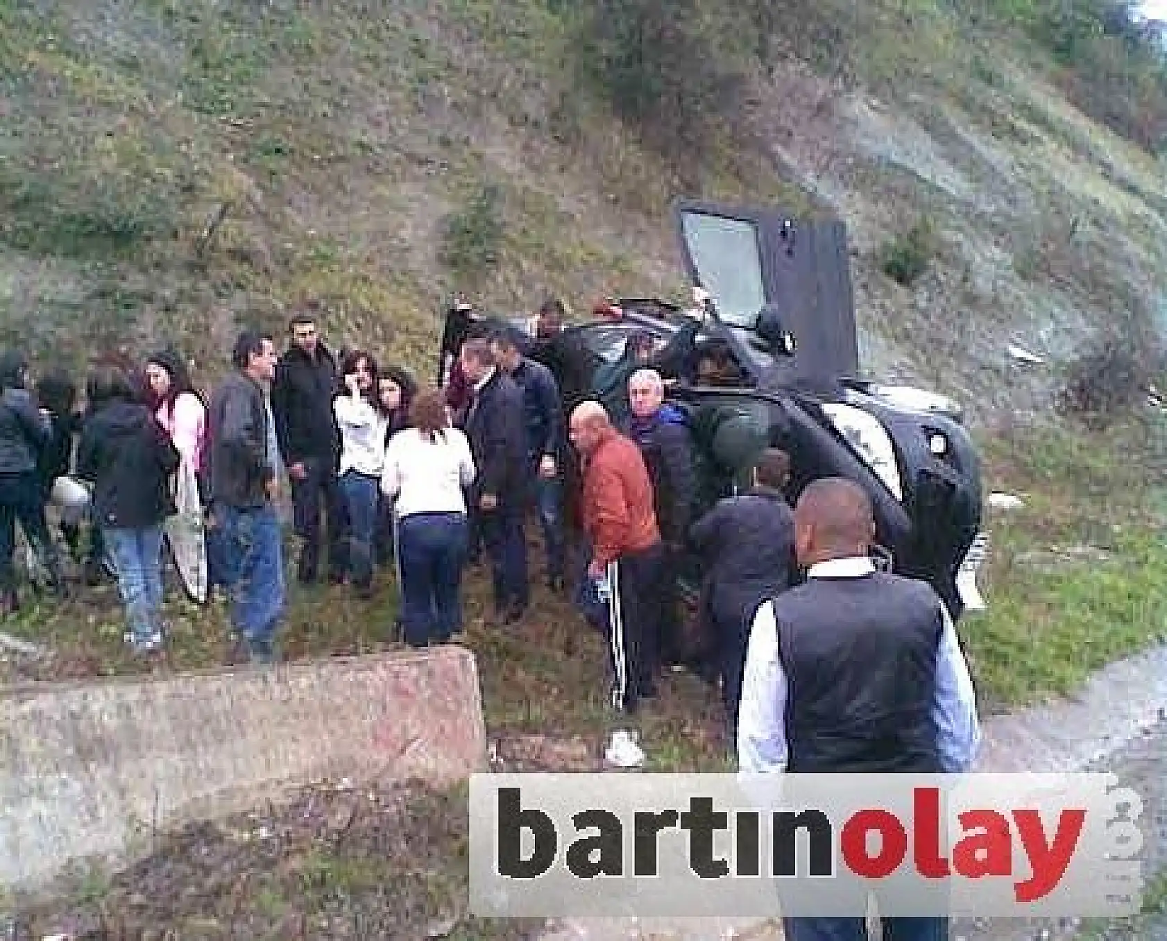 Otomobil Kaygan Yolda Takla attı