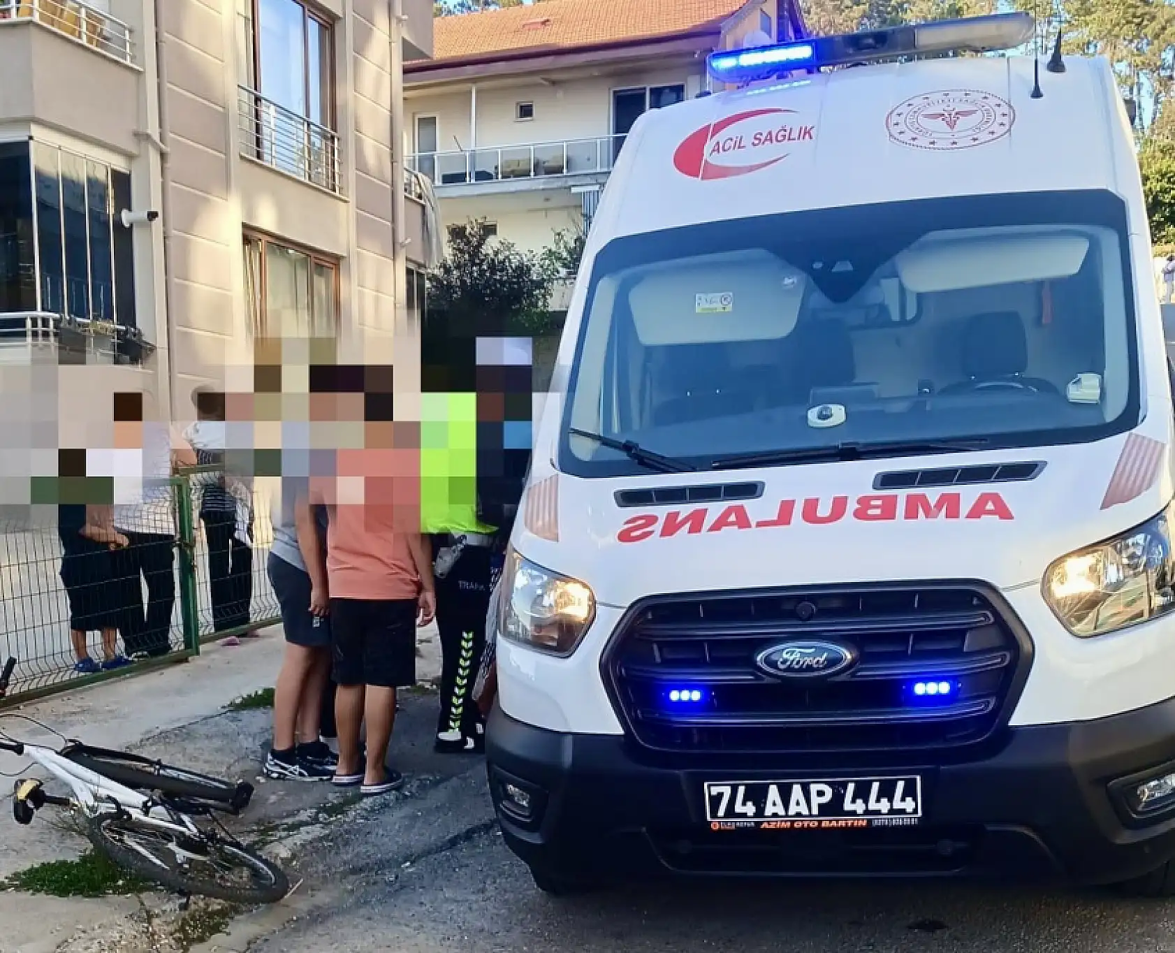 Bisikletli çocuğa motosiklet çarptı