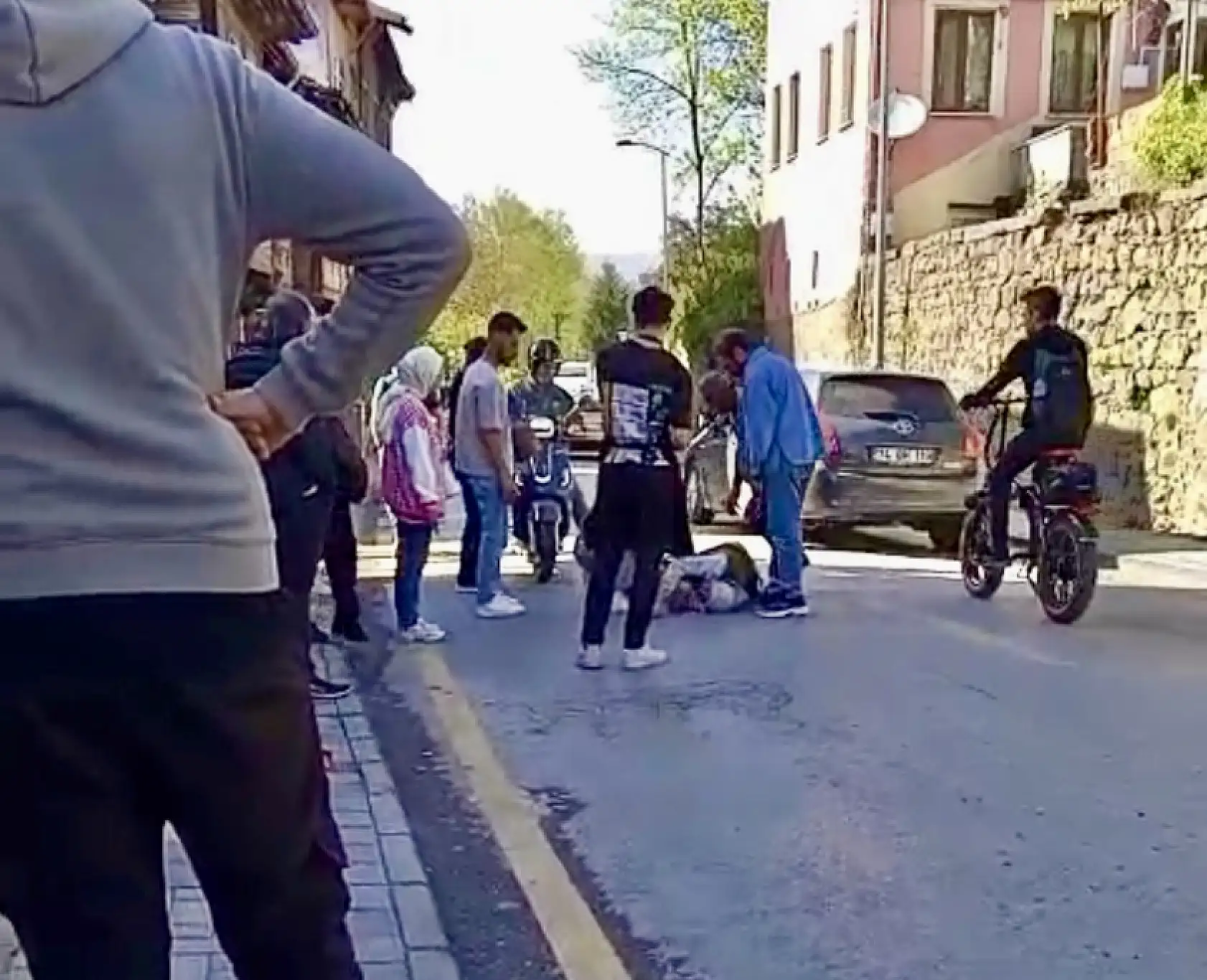 Yaşlı kadına motosiklet çarptı