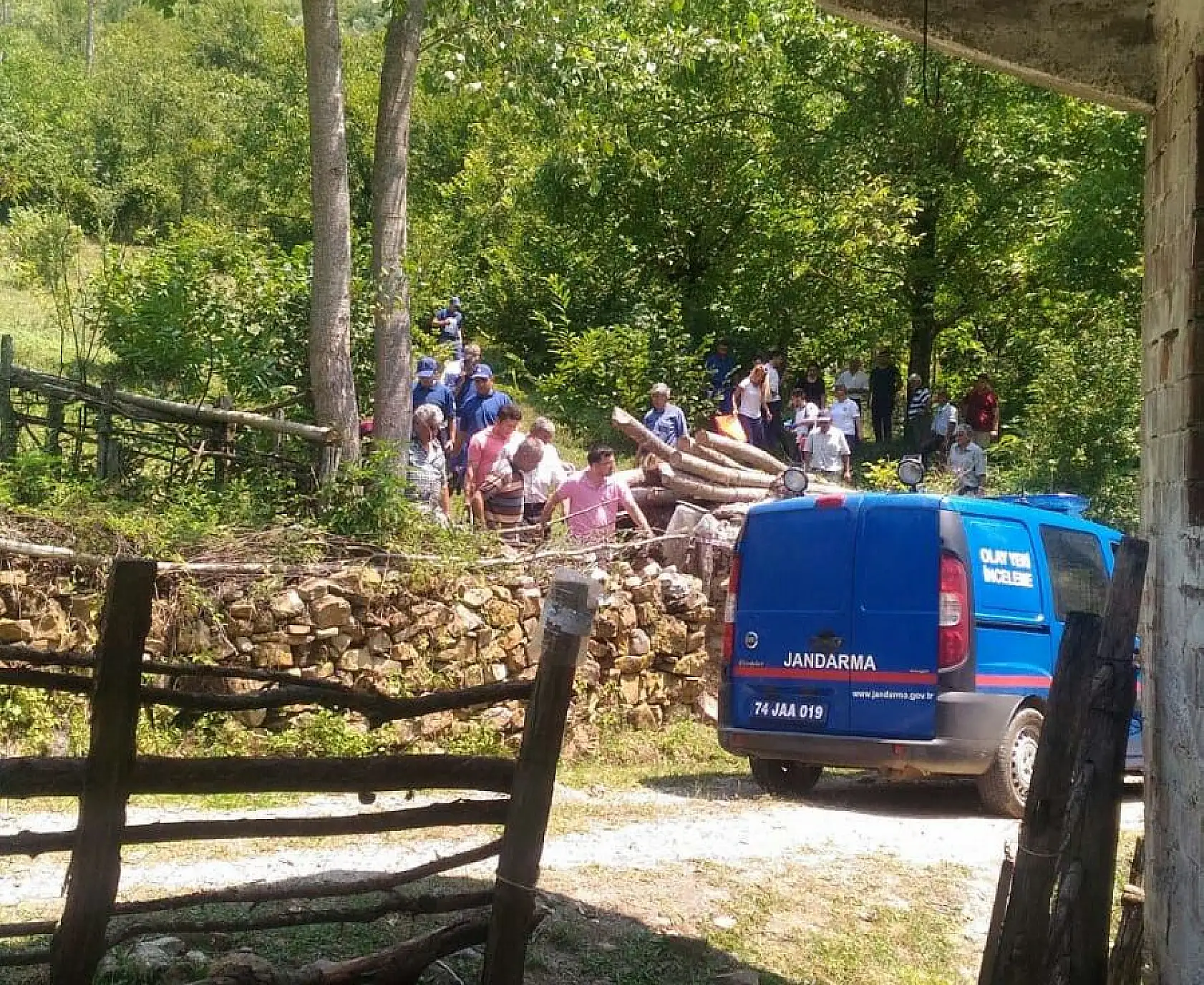 Bahçede korkunç manzara