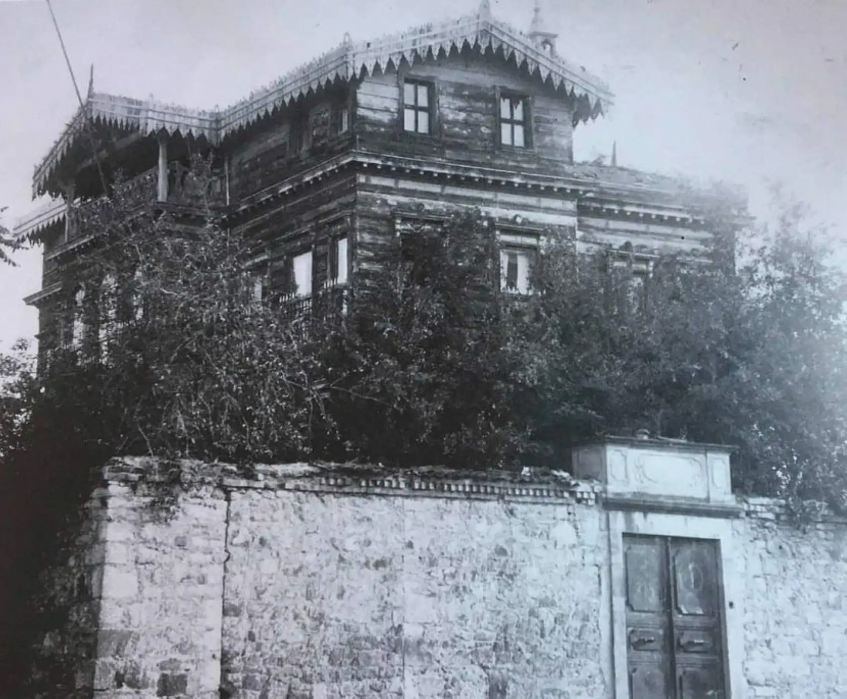 Tarihi mahzende kazı çalışmaları başlatıldı