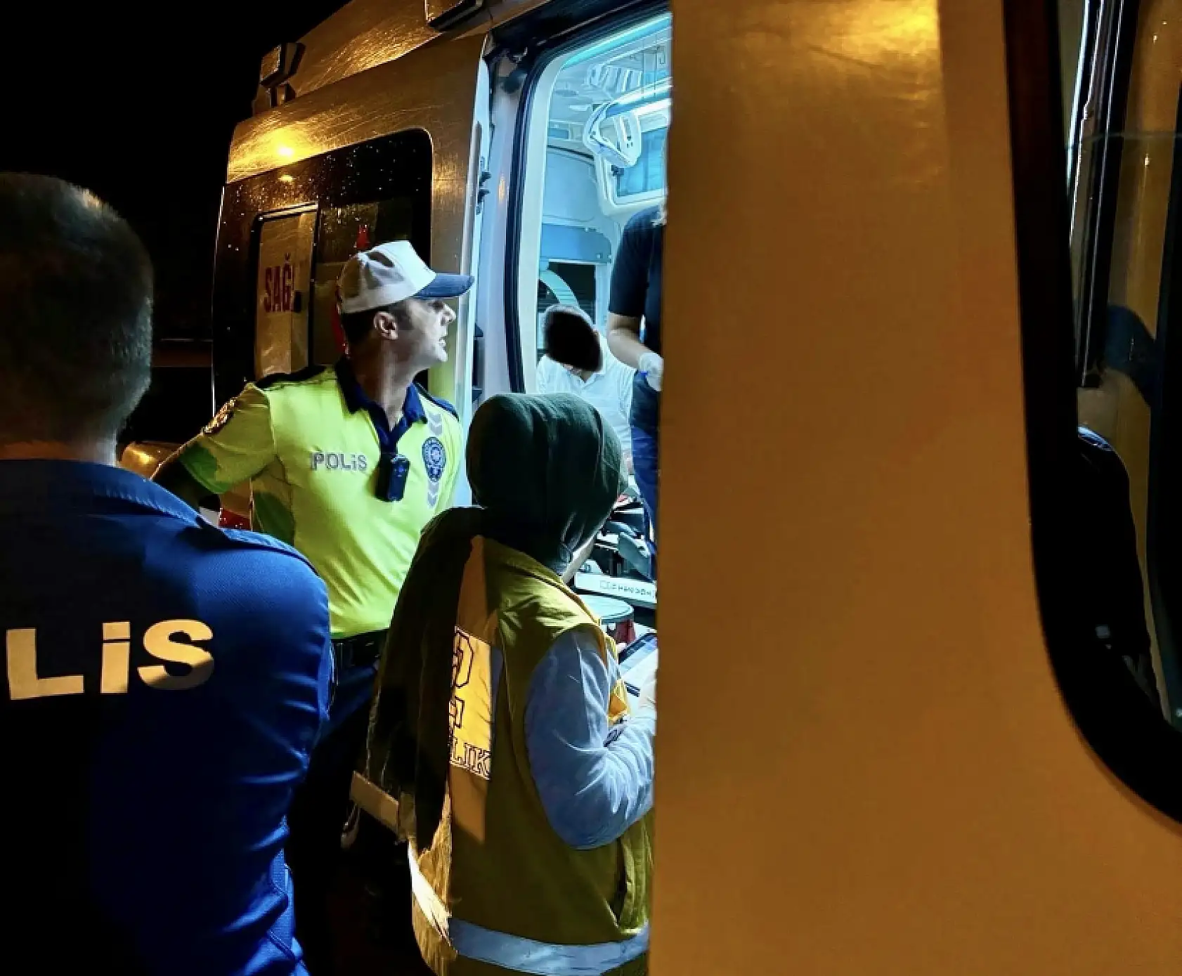 Kaldırıma çarpıp takla attı