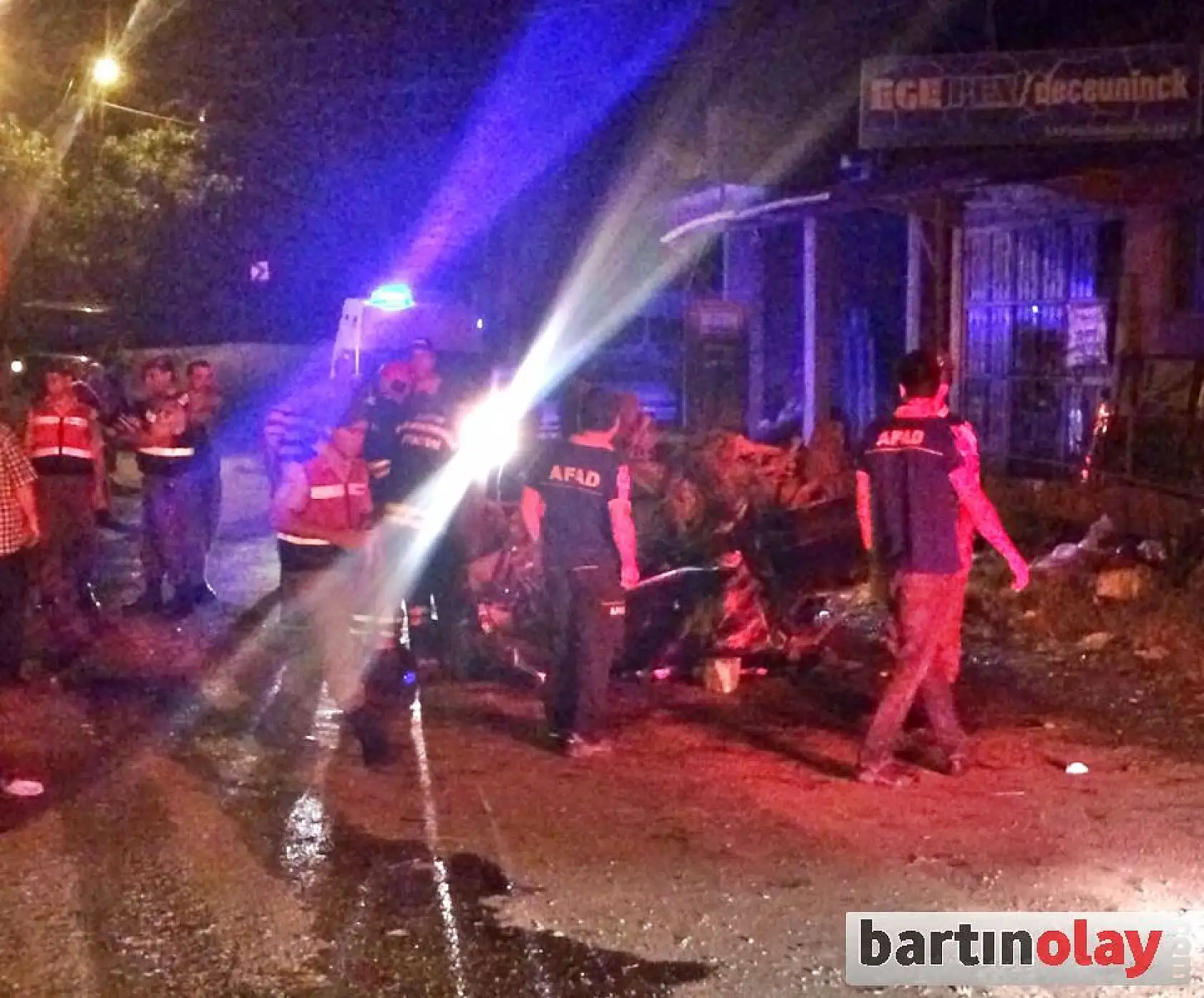 Kamyona çarparak takla attı