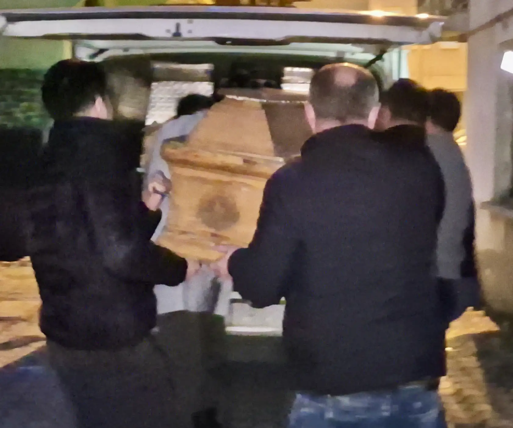 Evinde hareketsiz halde bulundu