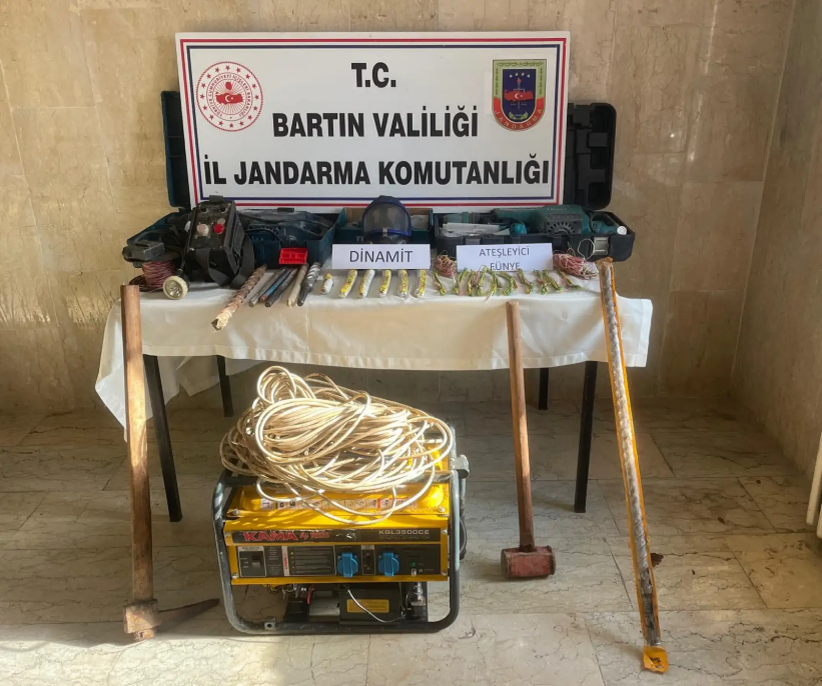 Baskında bulunan malzemeler şaşırttı