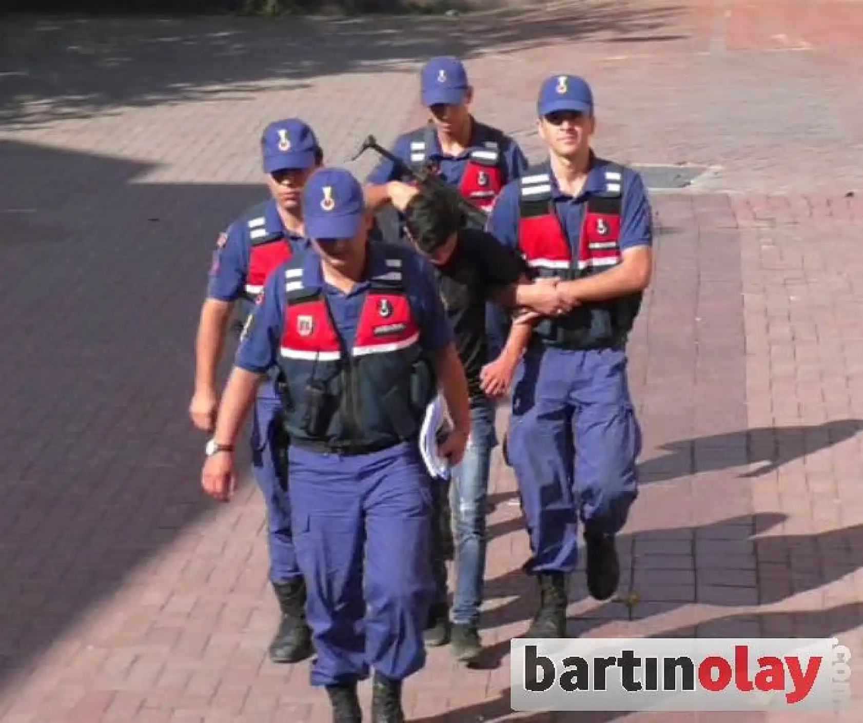 Hırsız kanepenin içinde yakalandı