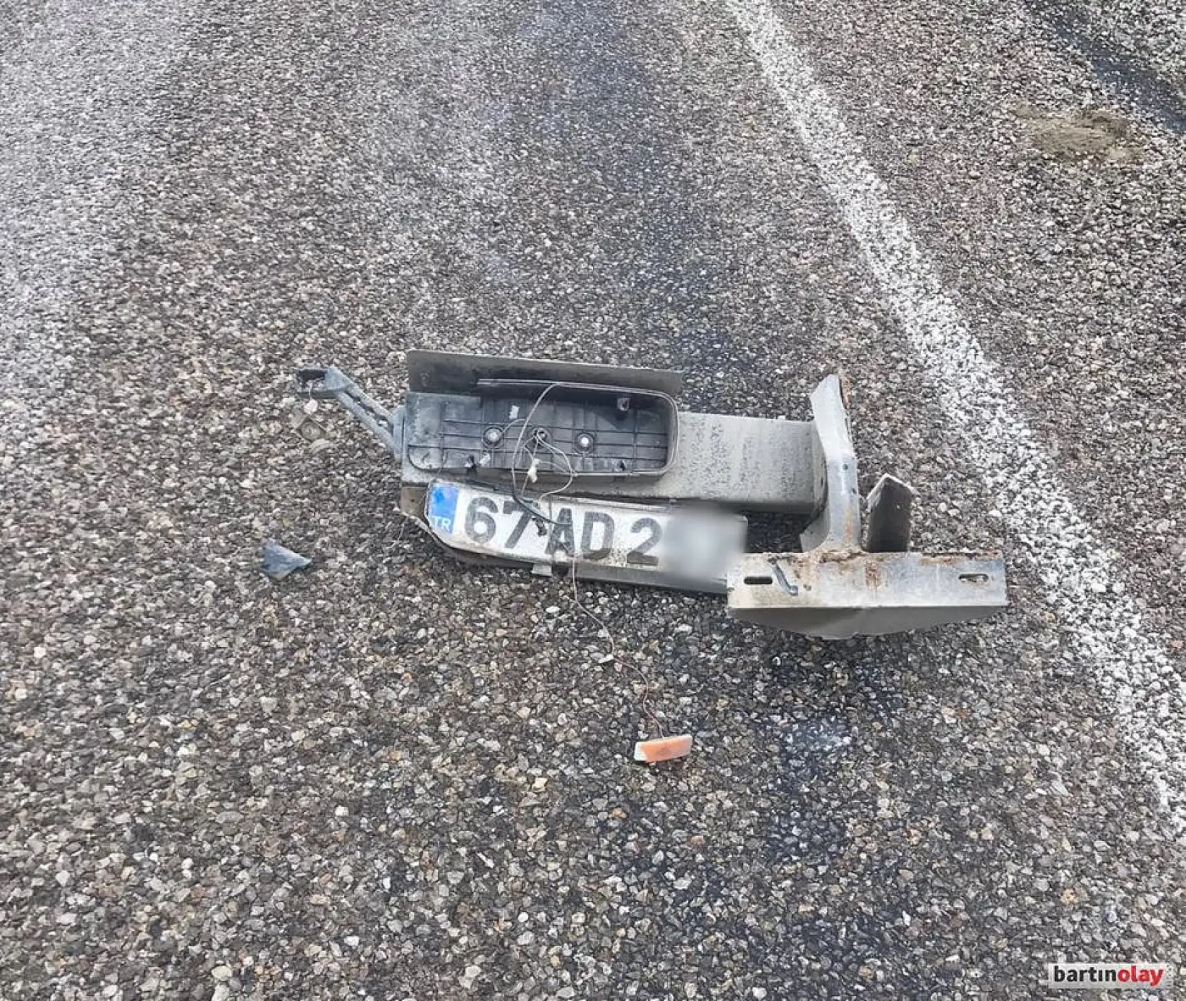 Kamyonun altına girdi