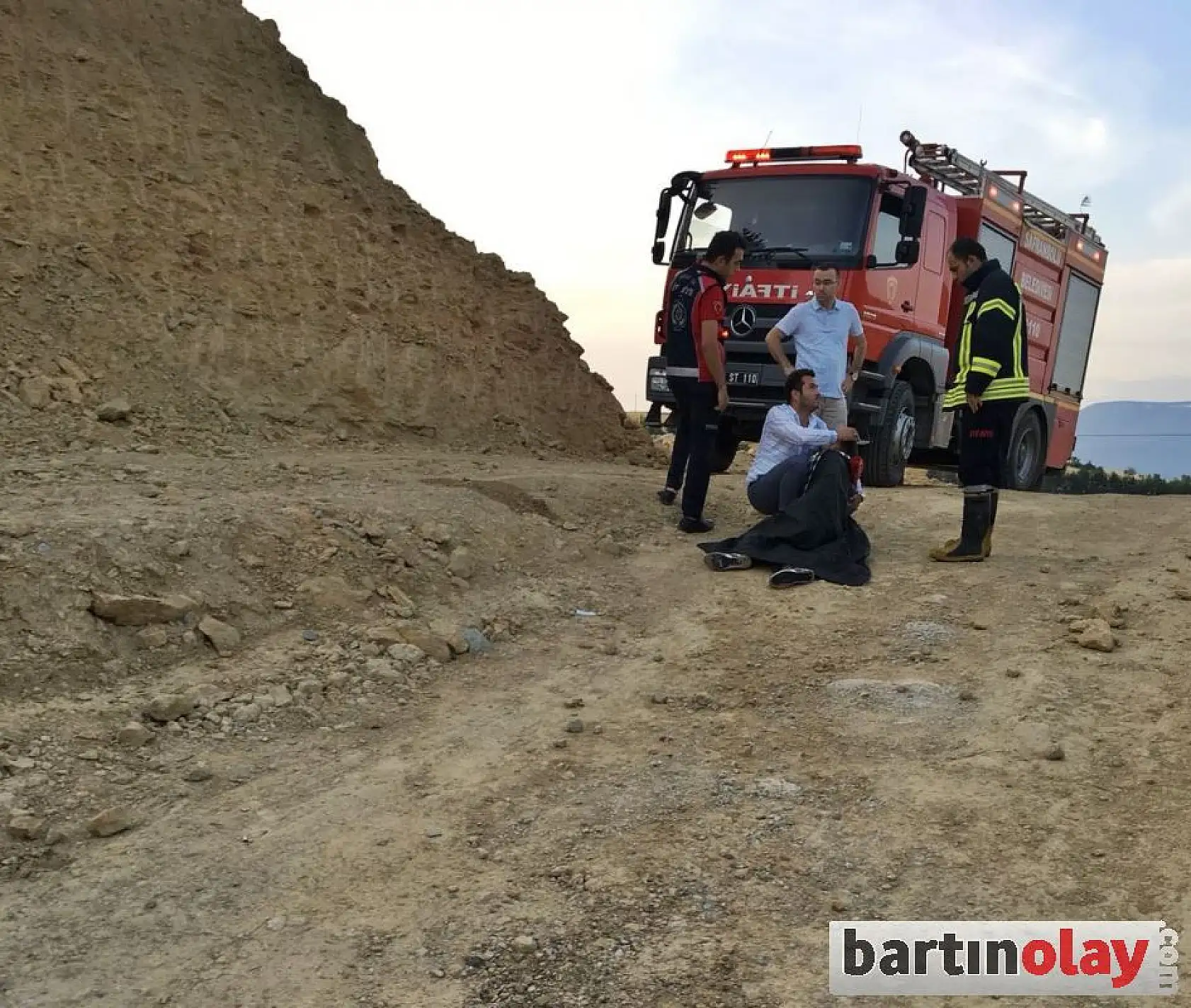 Kanala düştü, kurtarılmayı bekledi