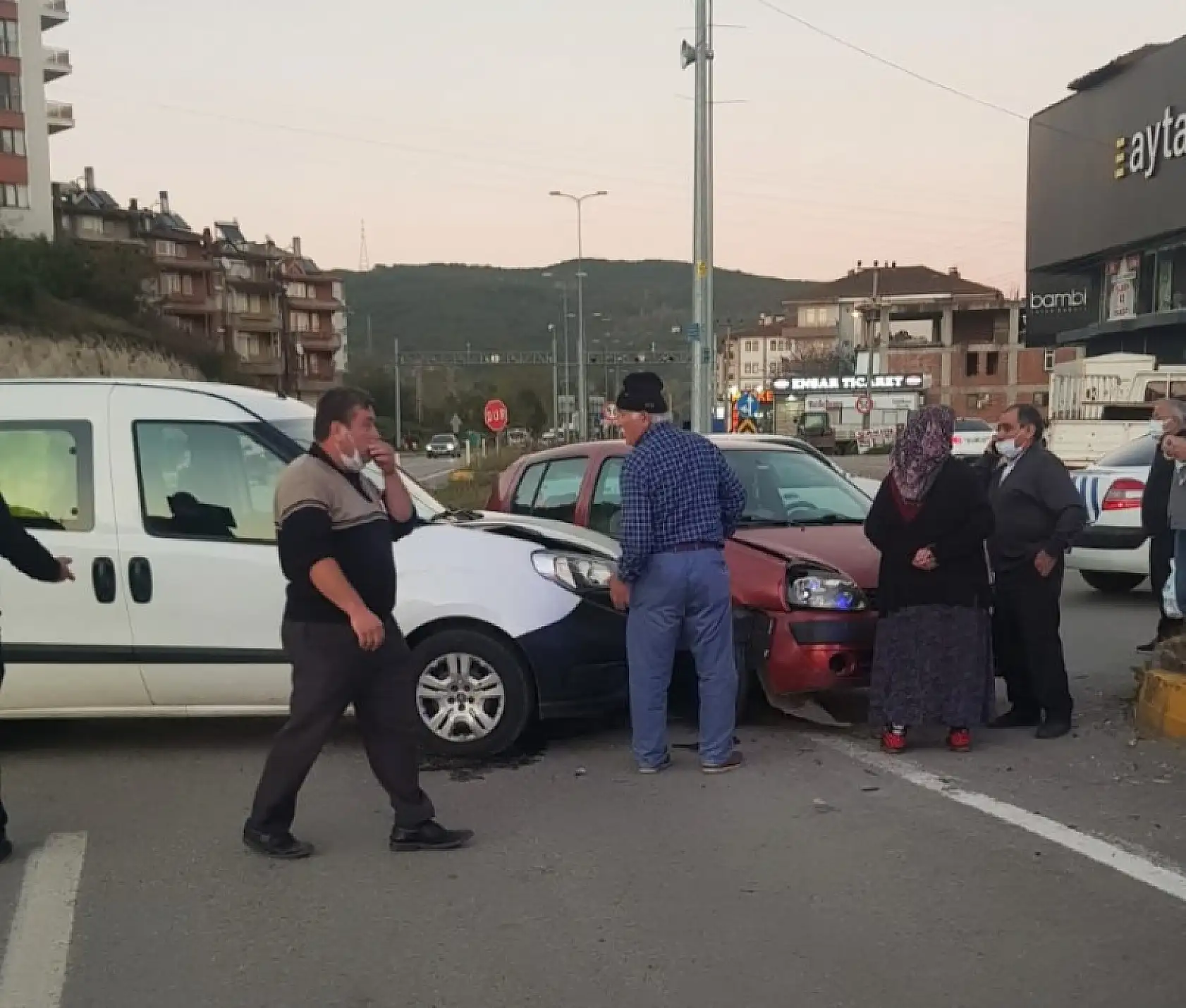 Bu kavşakta kazalar devam ediyor