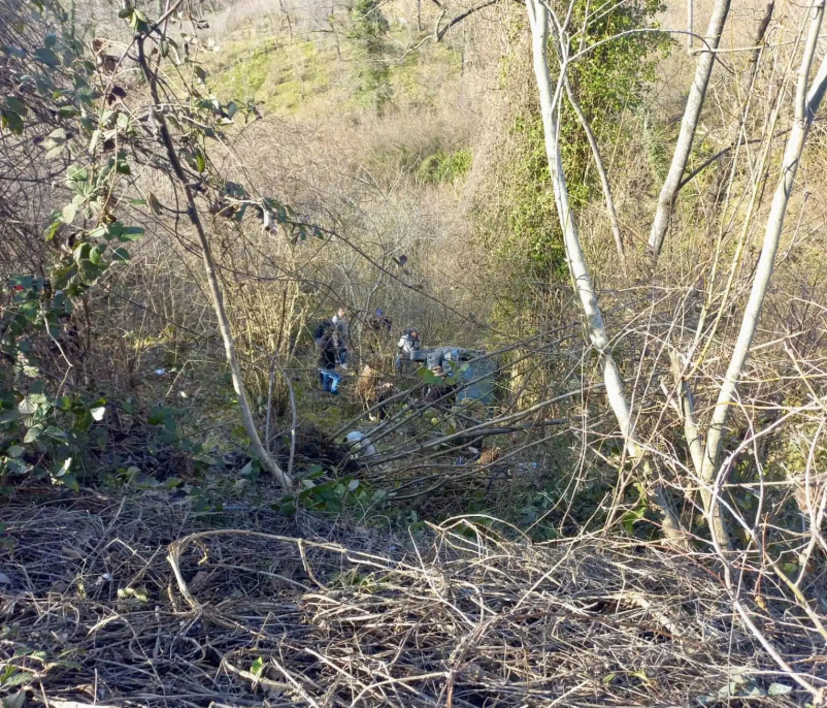 Otomobil şarampole yuvarlandı