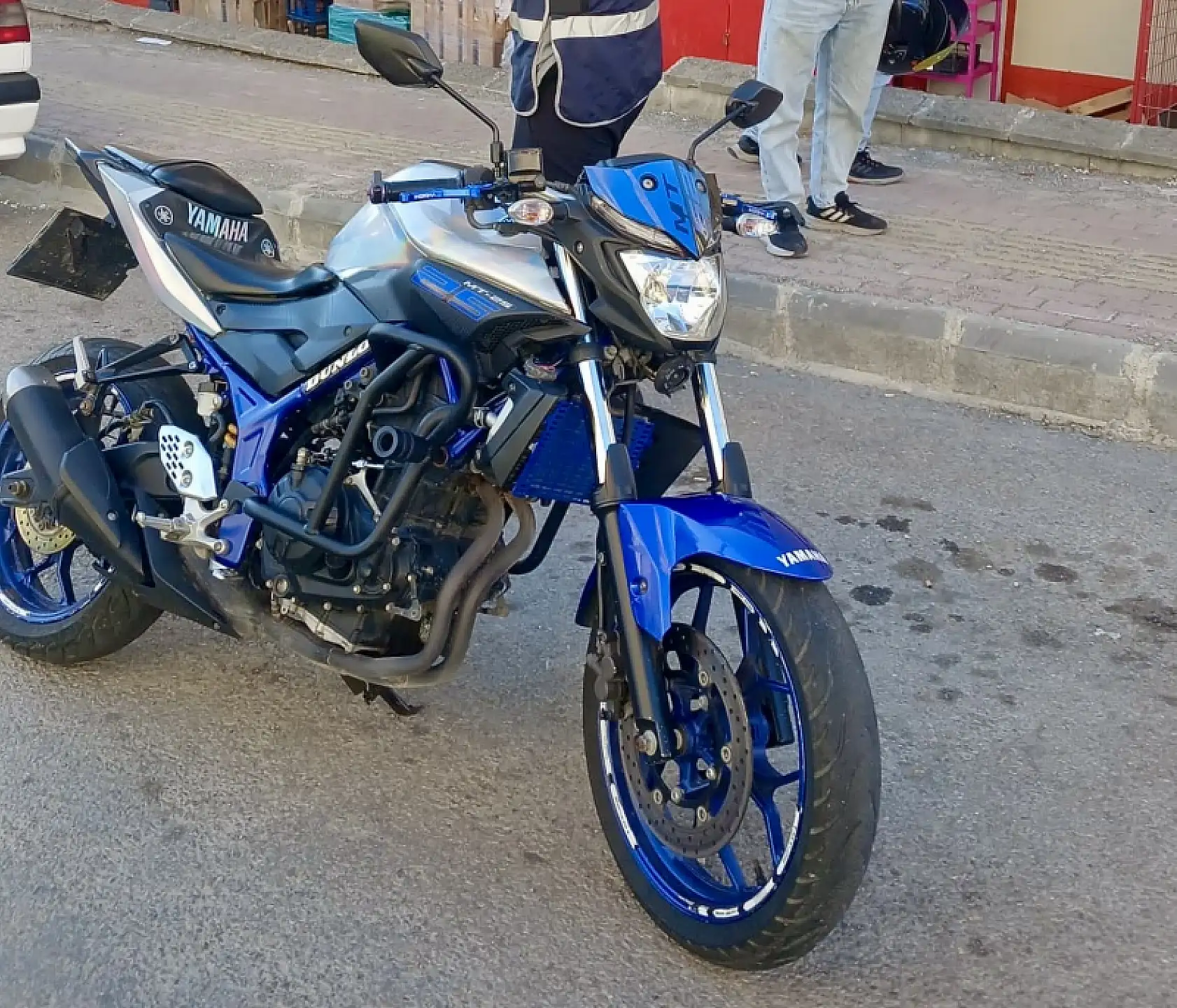 Bisikletli çocuğa motosiklet çarptı