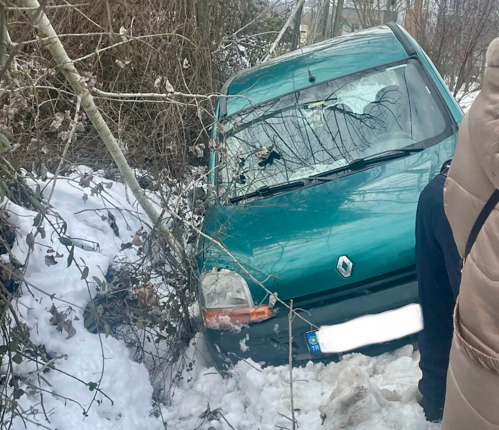 Otomobil kanala uçtu