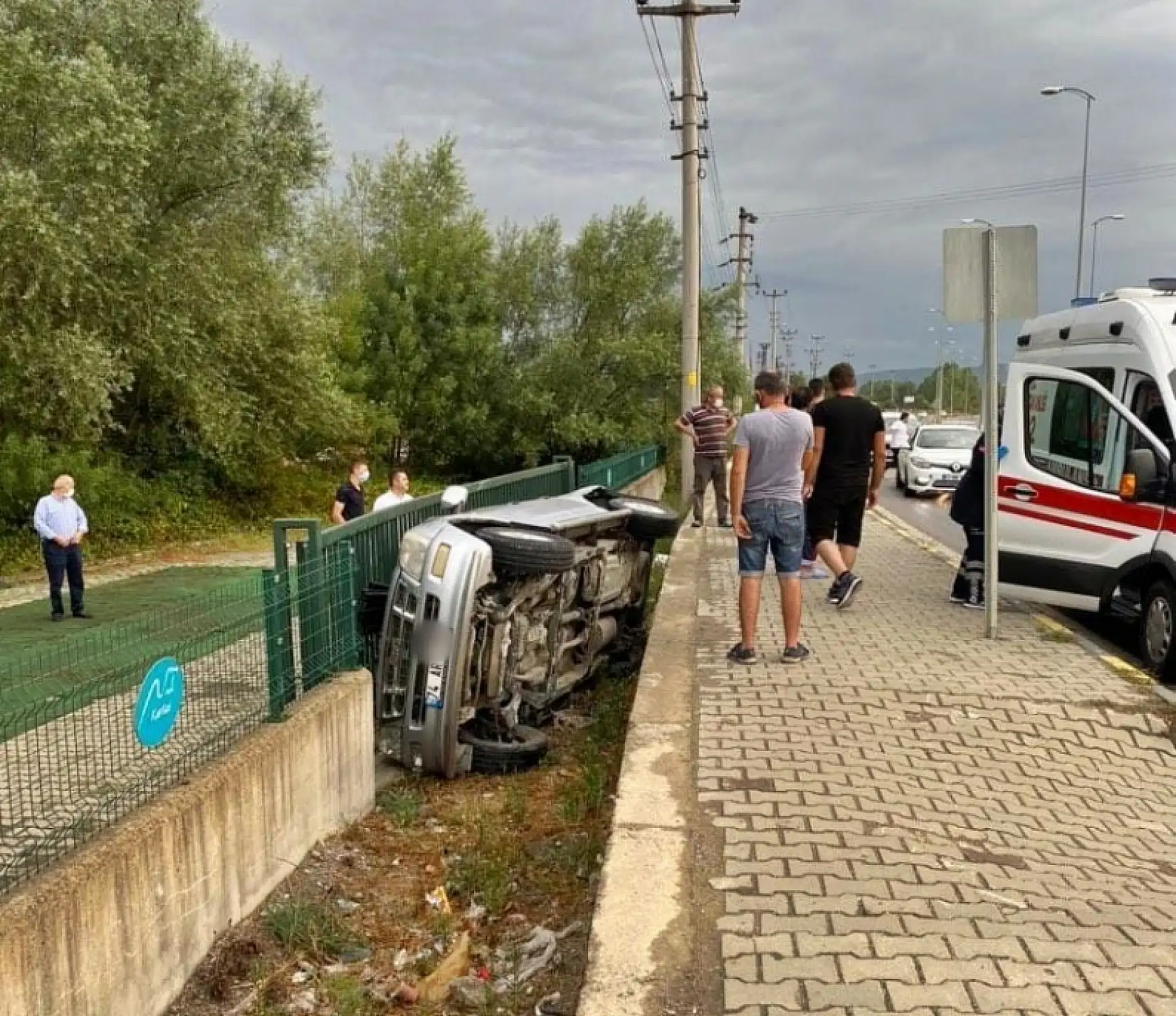 Polisevi kavşağında kaza