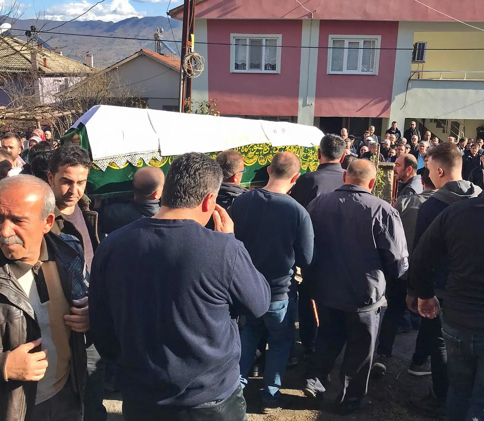 Kamyon sürücüsü son yolculuğuna uğurlandı