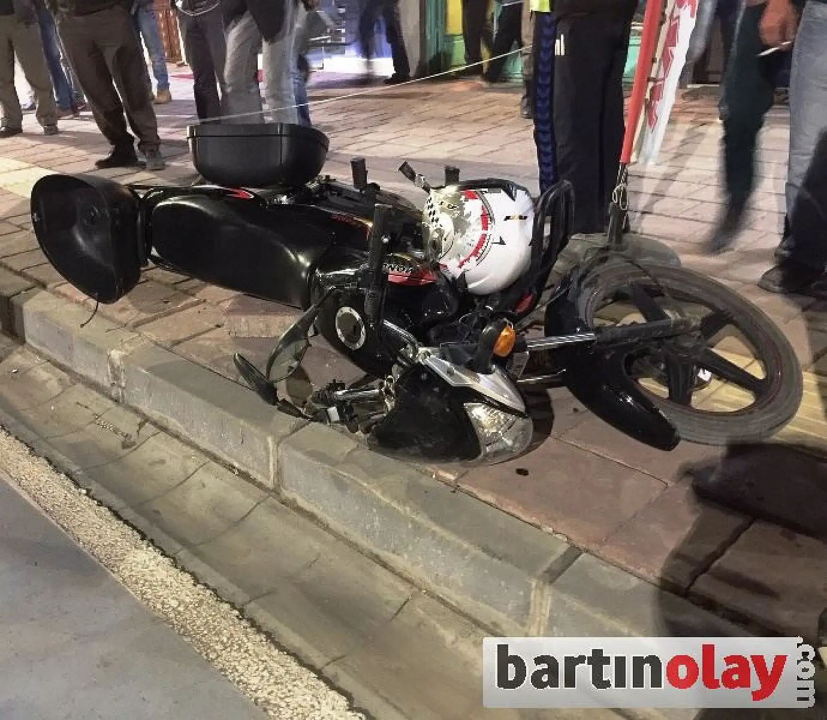 Otomobil ile motosiklet çarpıştı: 2 yaralı