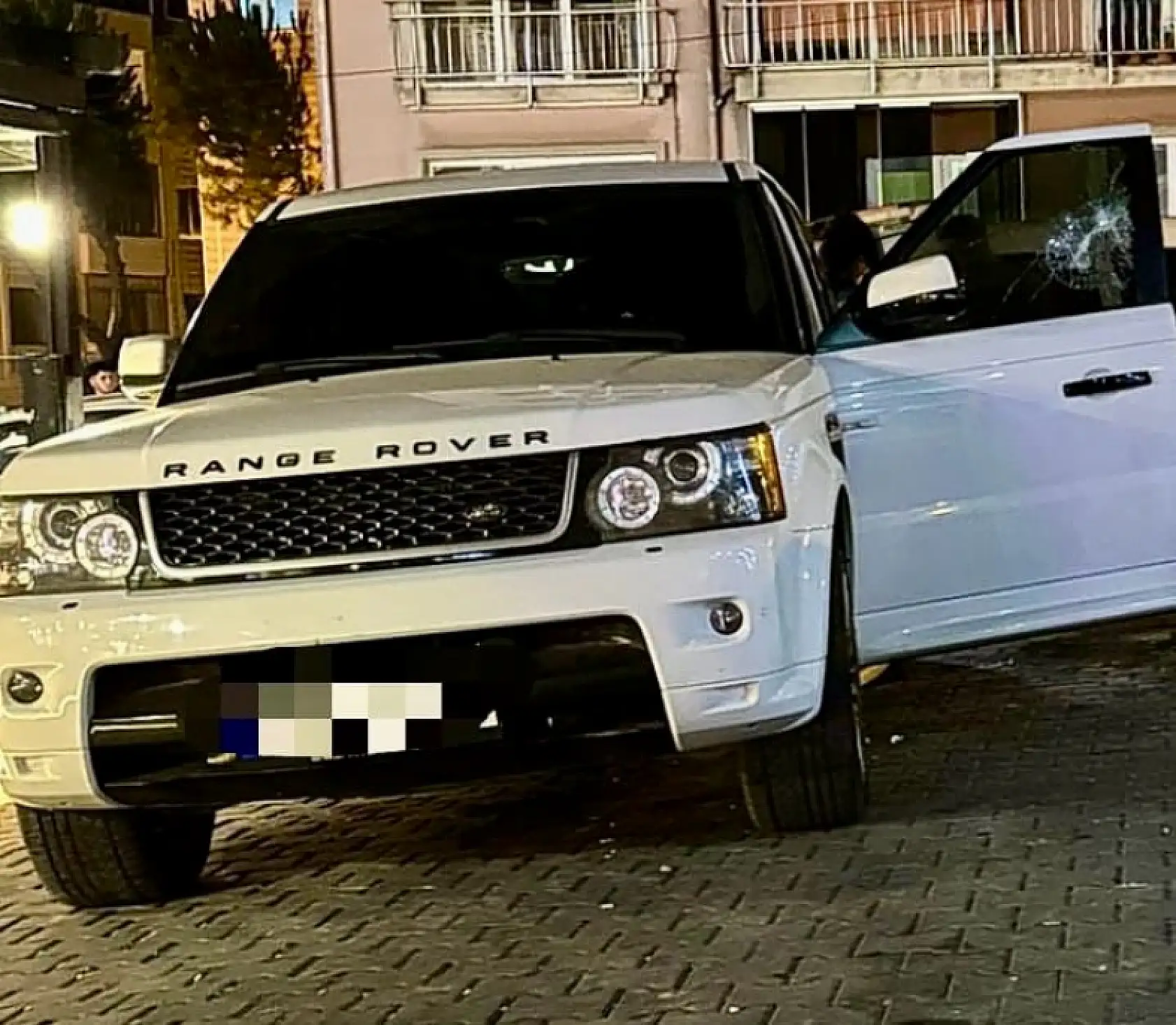 Tartışma çıktı, araca zarar verdi