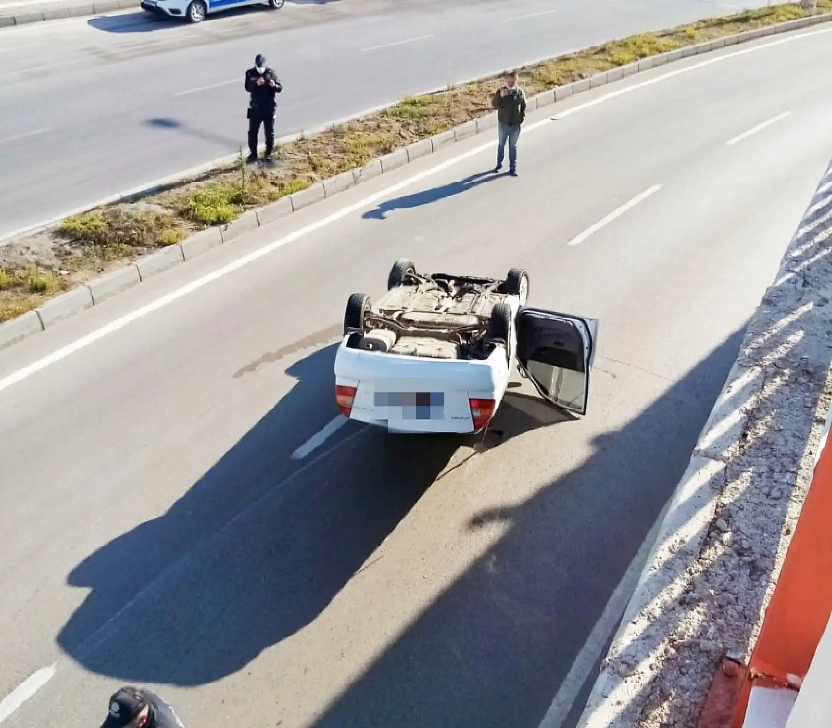 Kontrolden çıkan otomobil takla attı