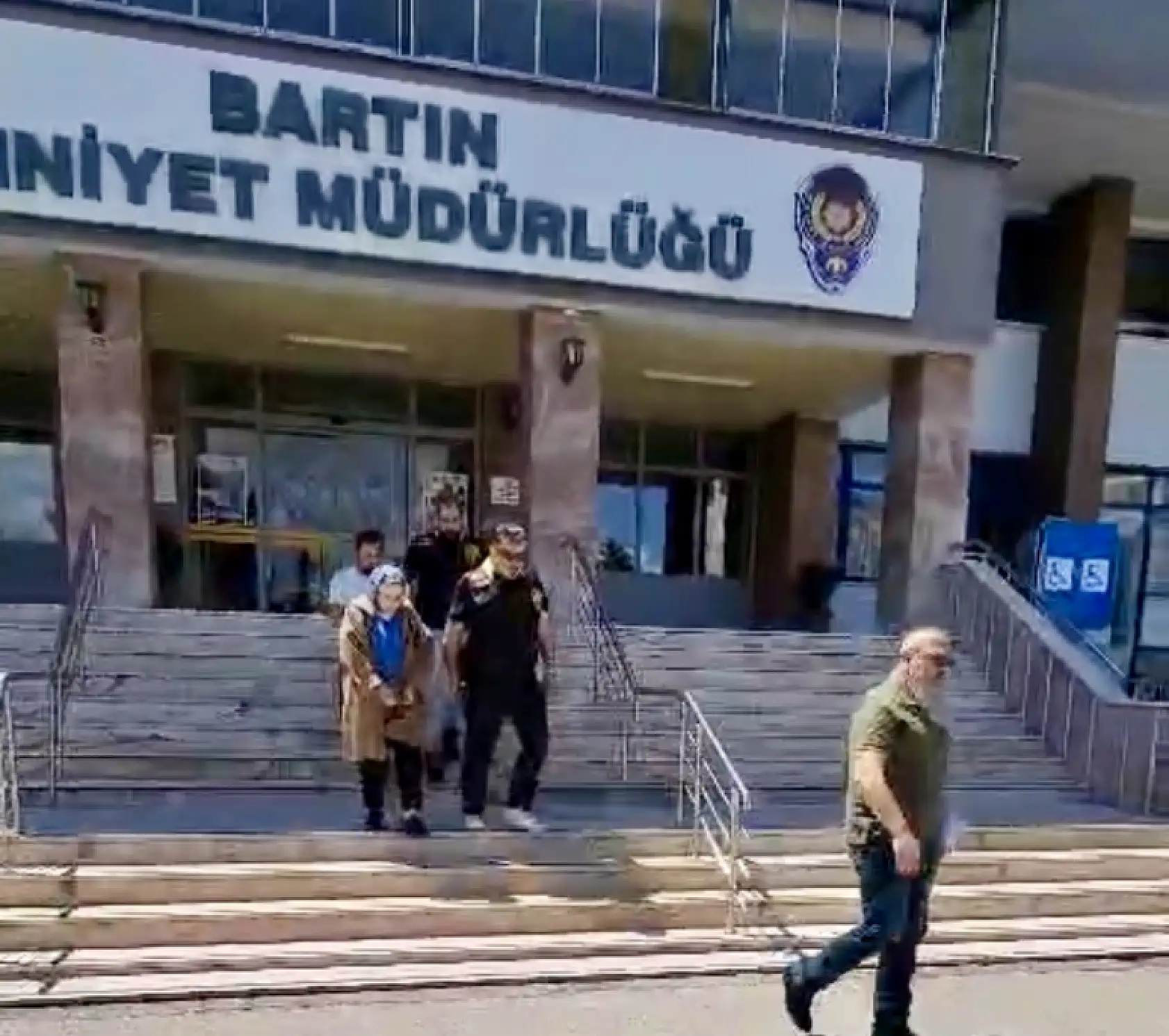Dolandırıcı karı koca Bartın'da yakalandı