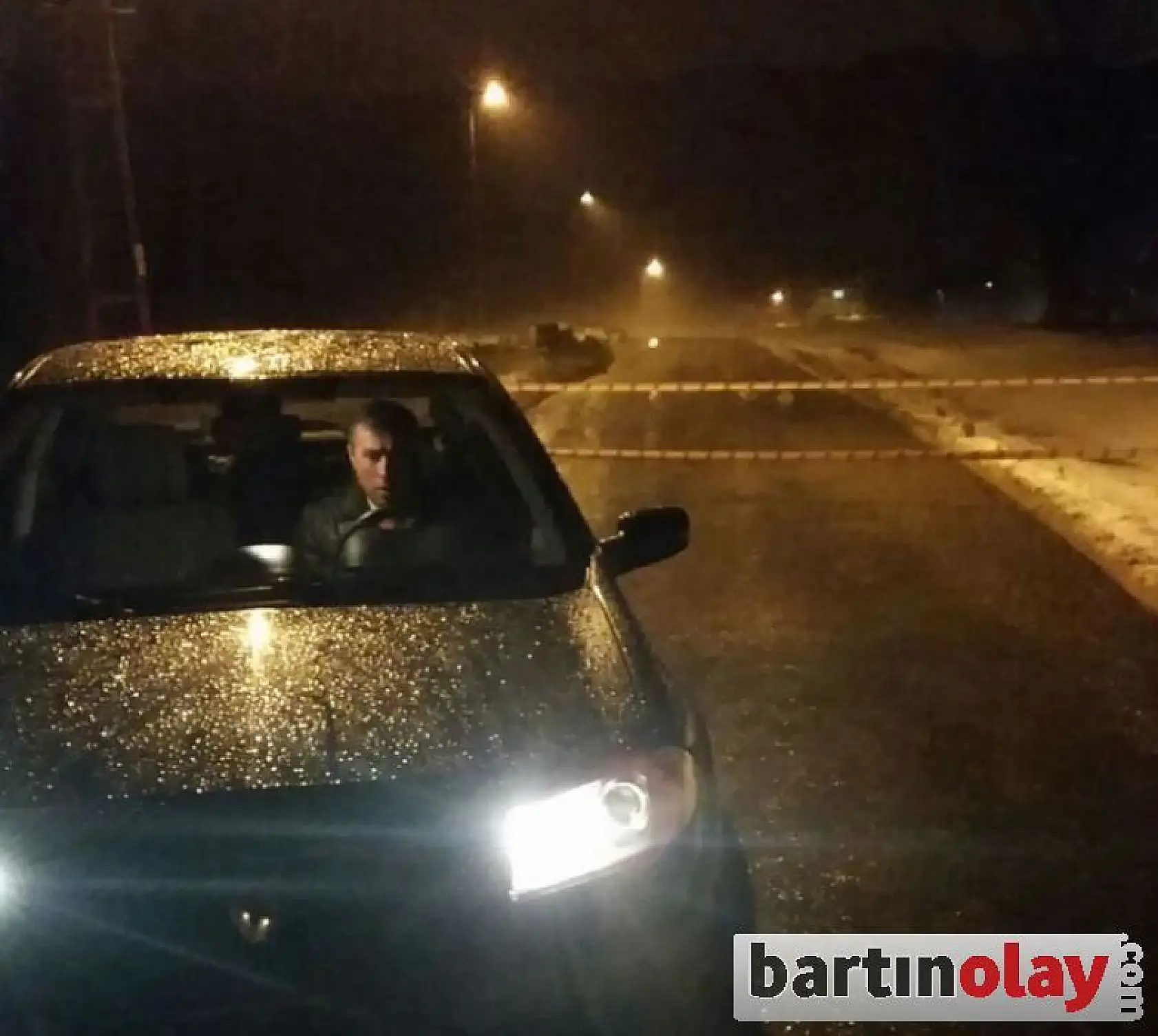 Sular yükseldi, köprüler trafiğe kapatıldı