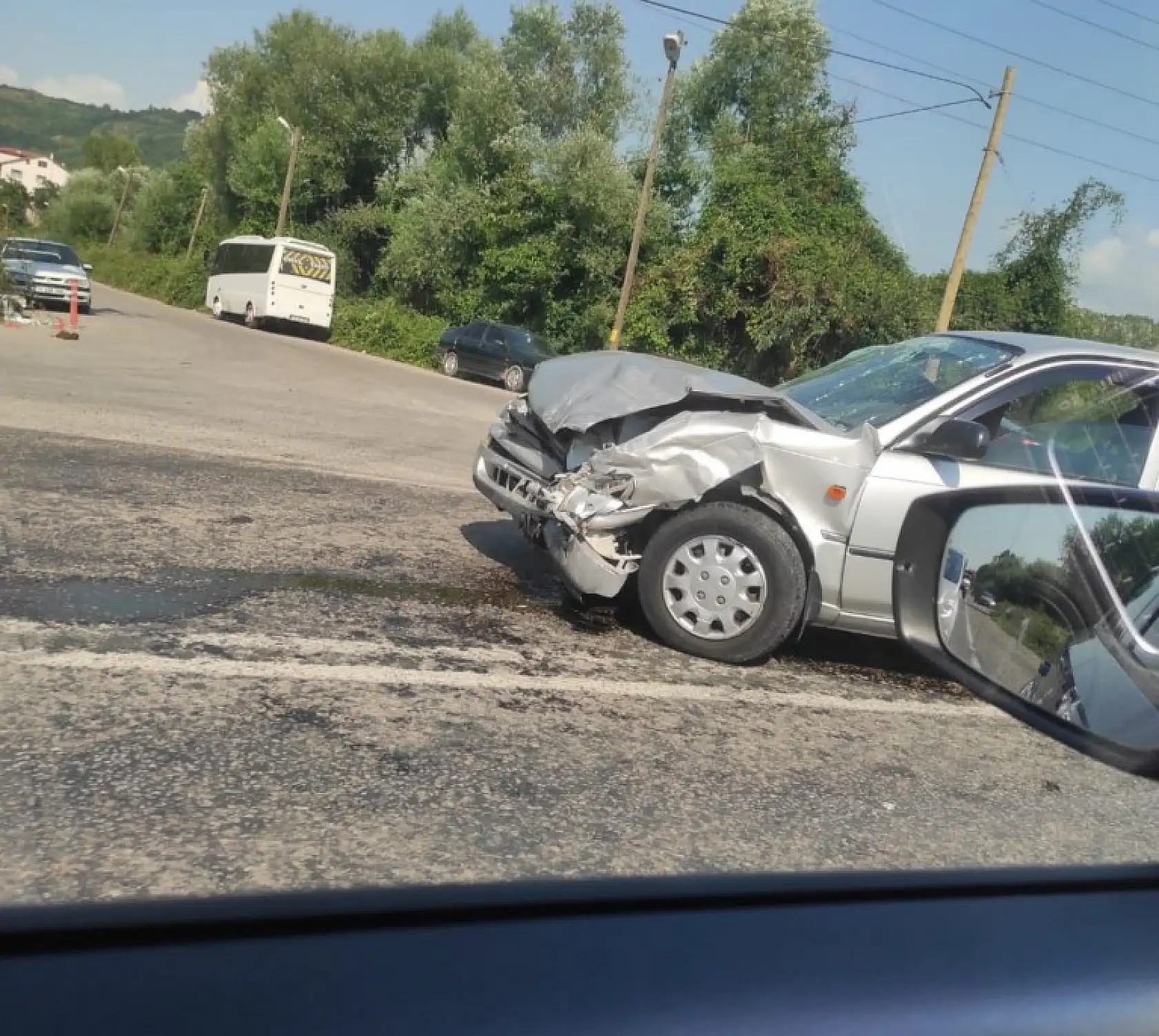 İki araç çarpıştı, 4 yaralı