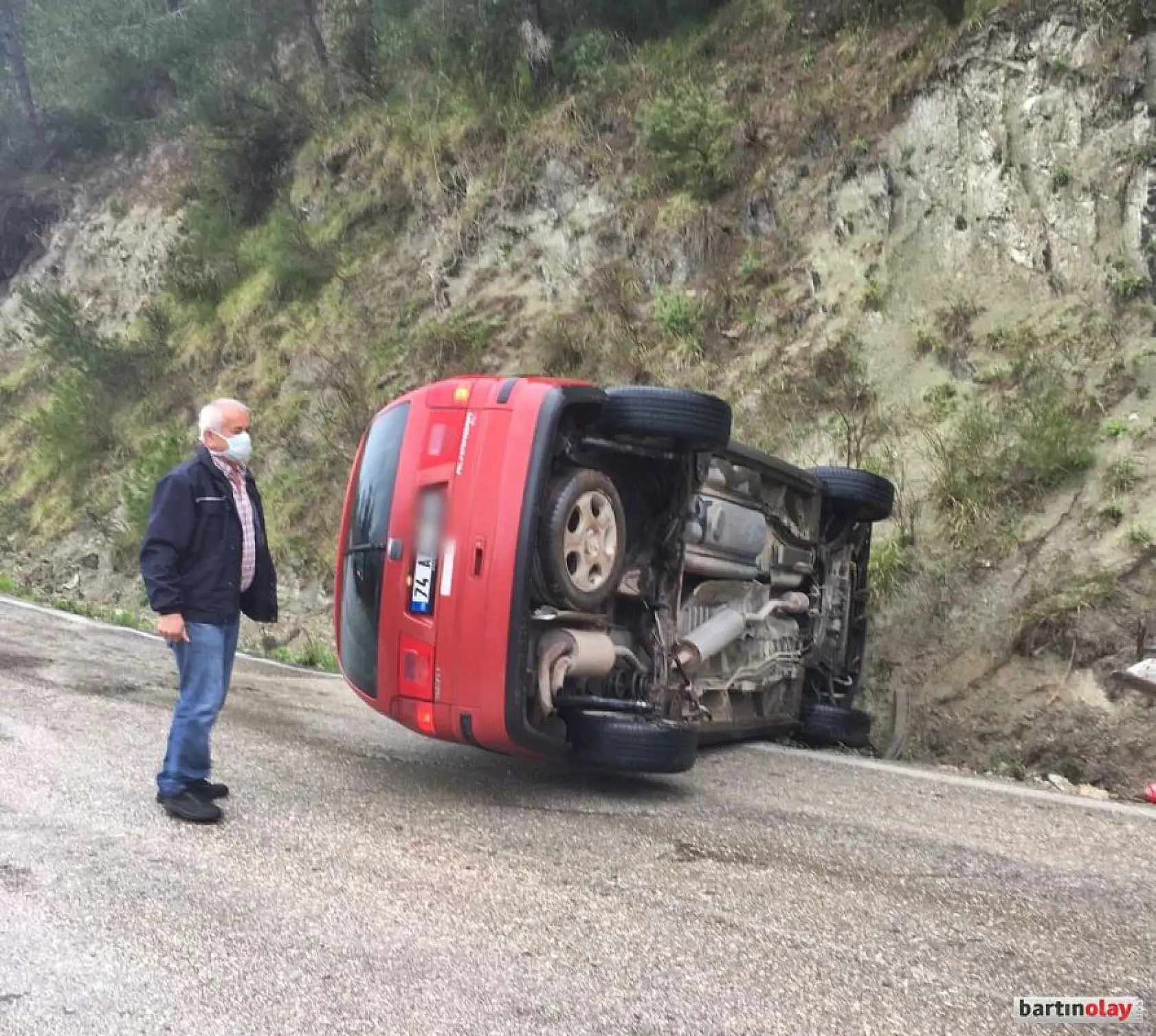 Kayan araç devrildi