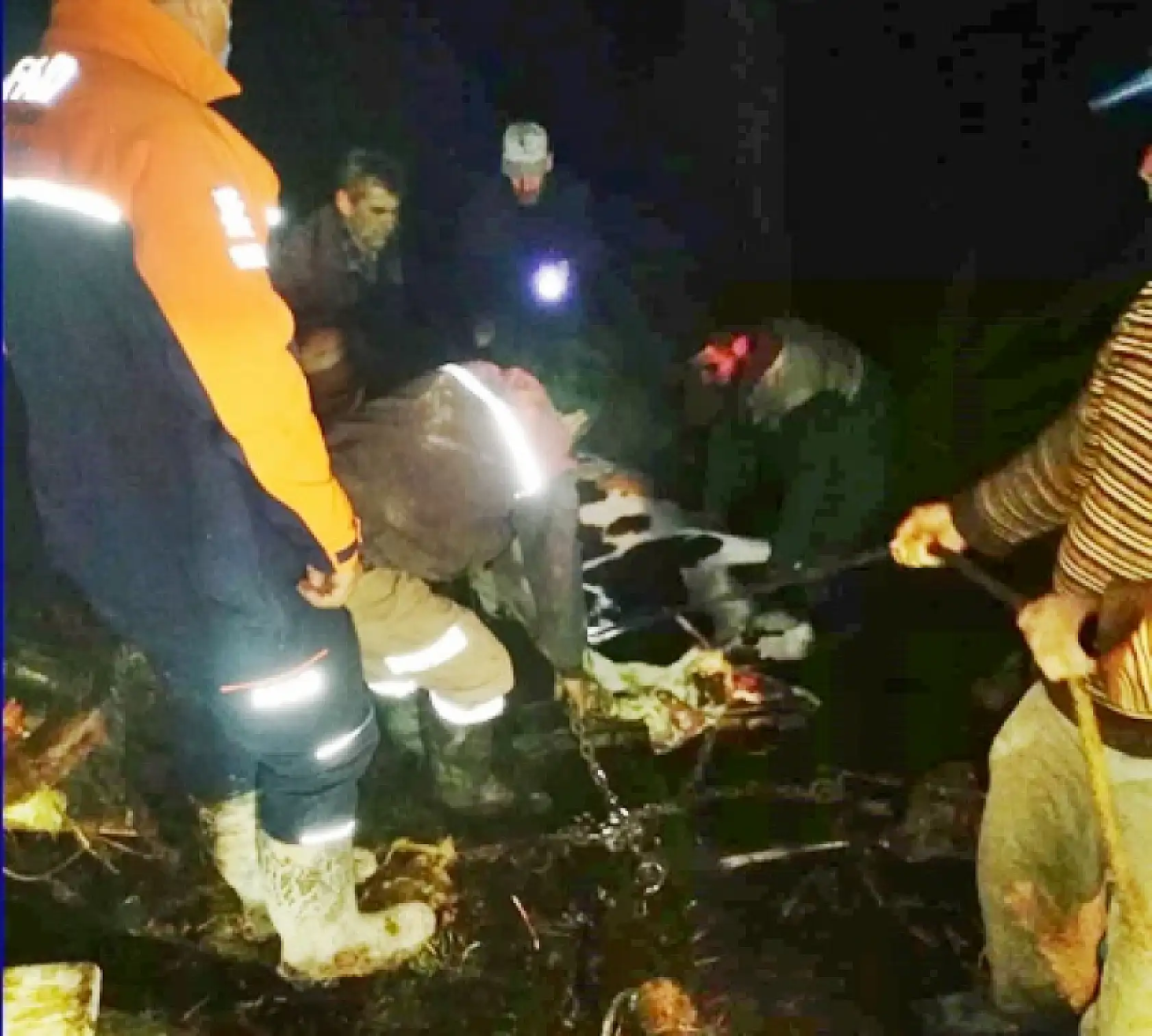 Dereye düştü, ekipler seferber oldu