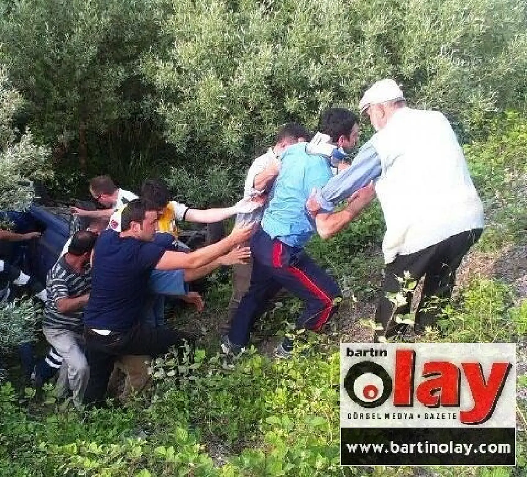 OTOMOBİL ŞARAMPOLE YUVARLANDI