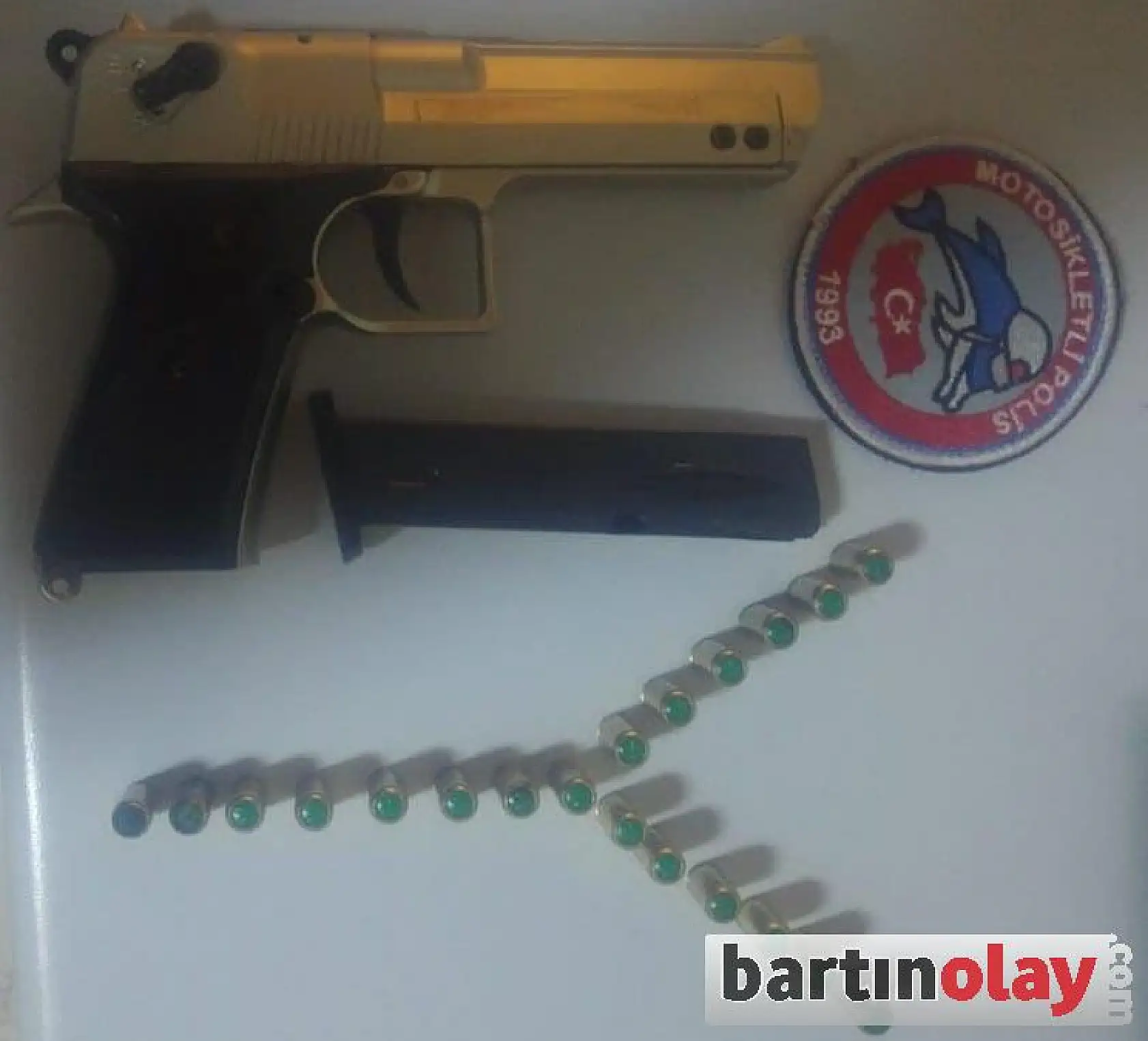 Silah ve uyuşturucu ele geçirildi